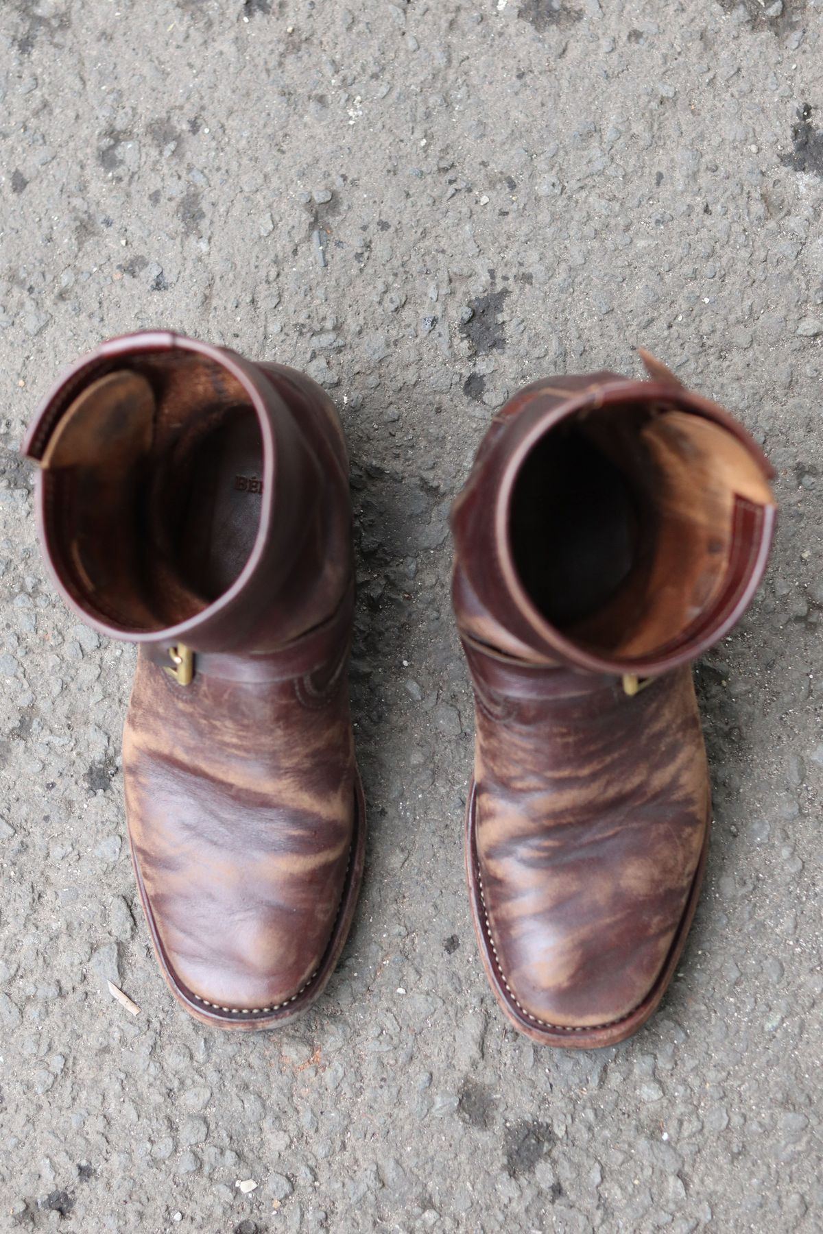 Photo by patinathunderdome on April 3, 2022 of the Benzein The Keeper 'Type 2' Engineer Boot in Horween Brown Chromexcel Horsehide.