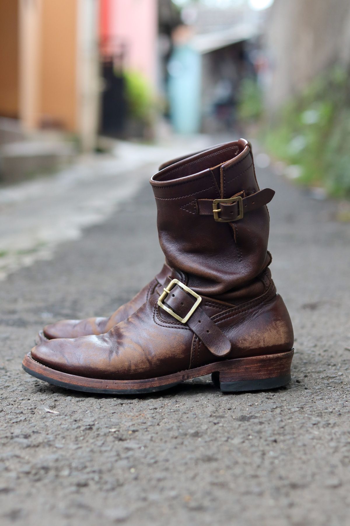 Photo by patinathunderdome on April 3, 2022 of the Benzein The Keeper 'Type 2' Engineer Boot in Horween Brown Chromexcel Horsehide.