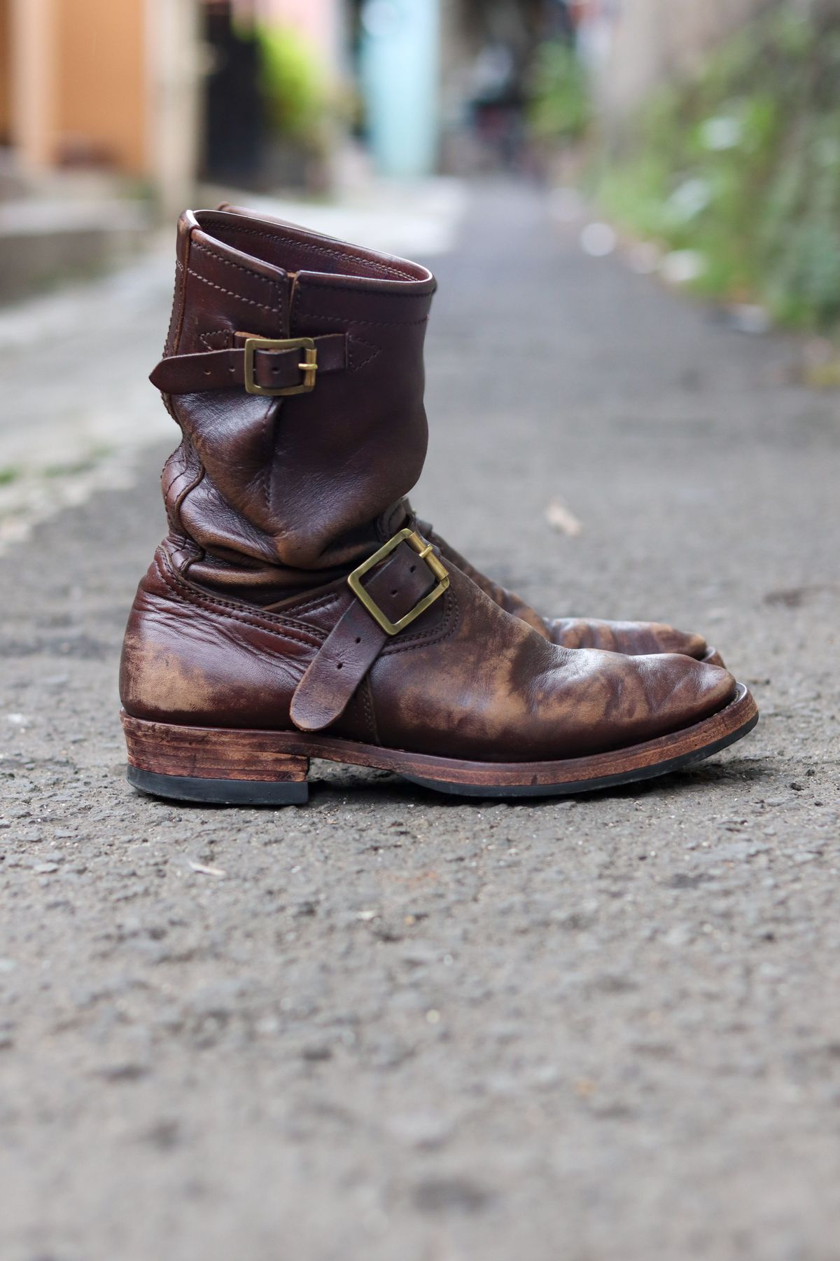 Photo by patinathunderdome on April 3, 2022 of the Benzein The Keeper 'Type 2' Engineer Boot in Horween Brown Chromexcel Horsehide.