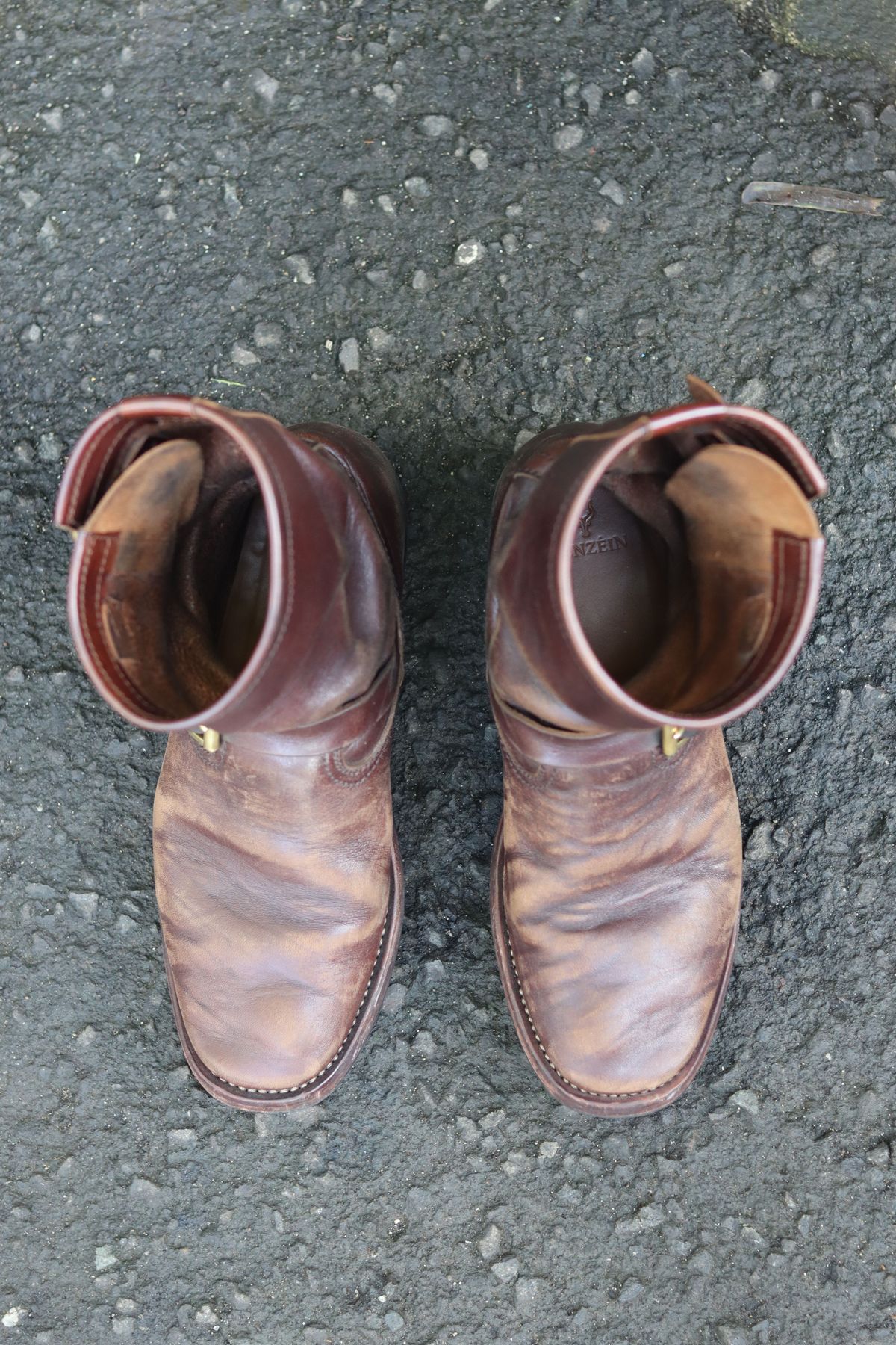 Photo by patinathunderdome on May 3, 2022 of the Benzein The Keeper 'Type 2' Engineer Boot in Horween Brown Chromexcel Horsehide.