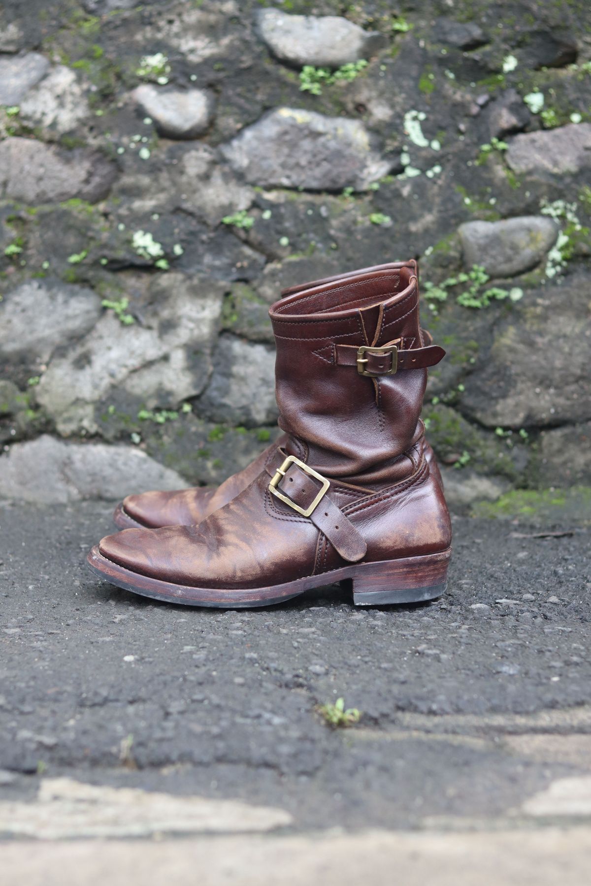 Photo by patinathunderdome on May 3, 2022 of the Benzein The Keeper 'Type 2' Engineer Boot in Horween Brown Chromexcel Horsehide.