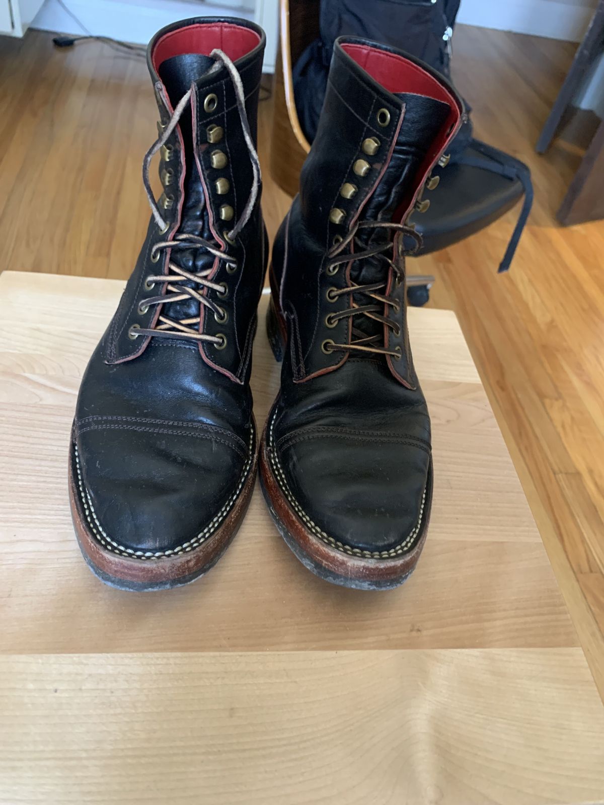 Photo by patinathunderdome on March 3, 2022 of the Benzein Kanon Boot in Shinki Black Latigo Teacore Horsehide.