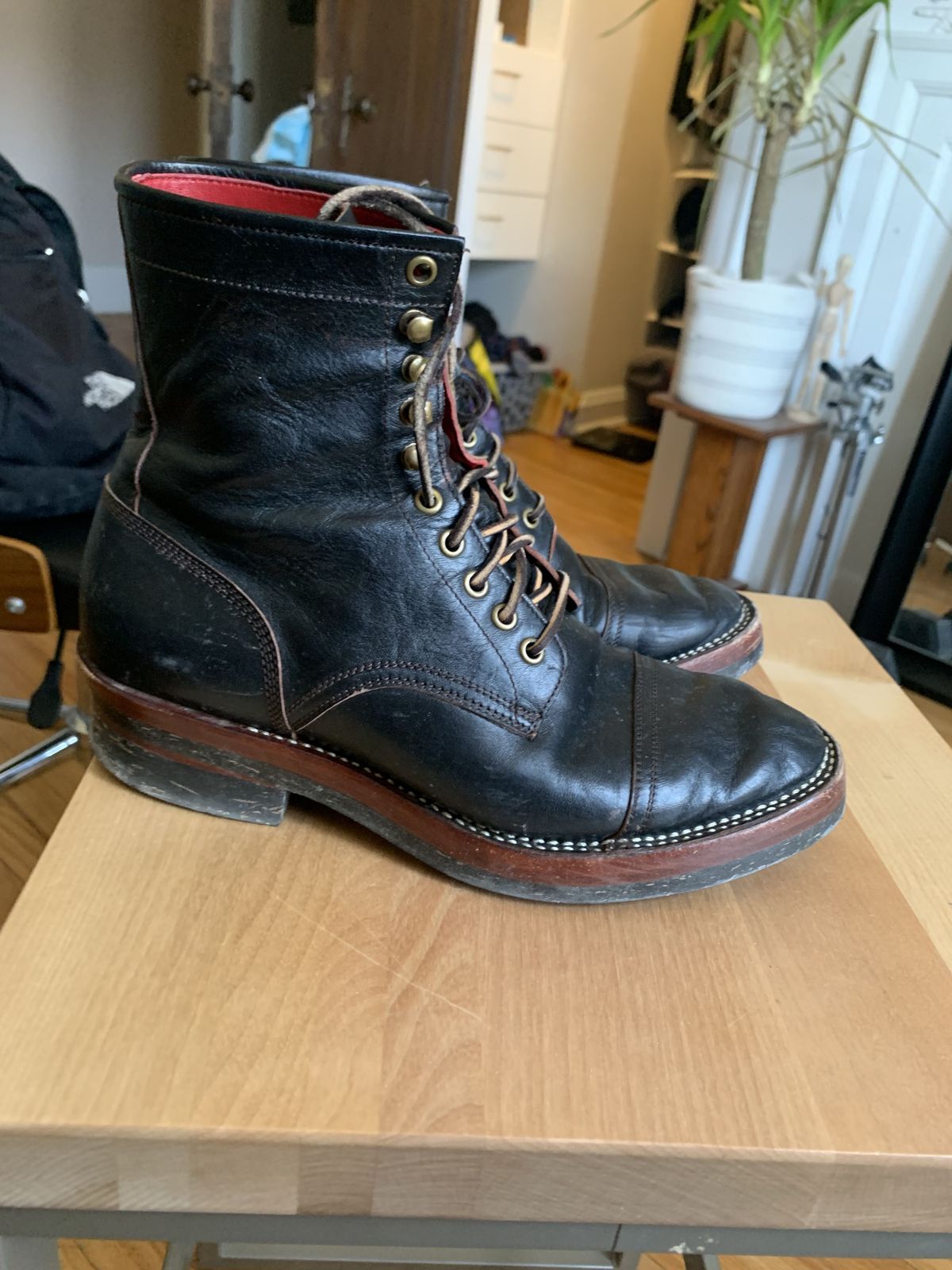 Photo by patinathunderdome on March 3, 2022 of the Benzein Kanon Boot in Shinki Black Latigo Teacore Horsehide.