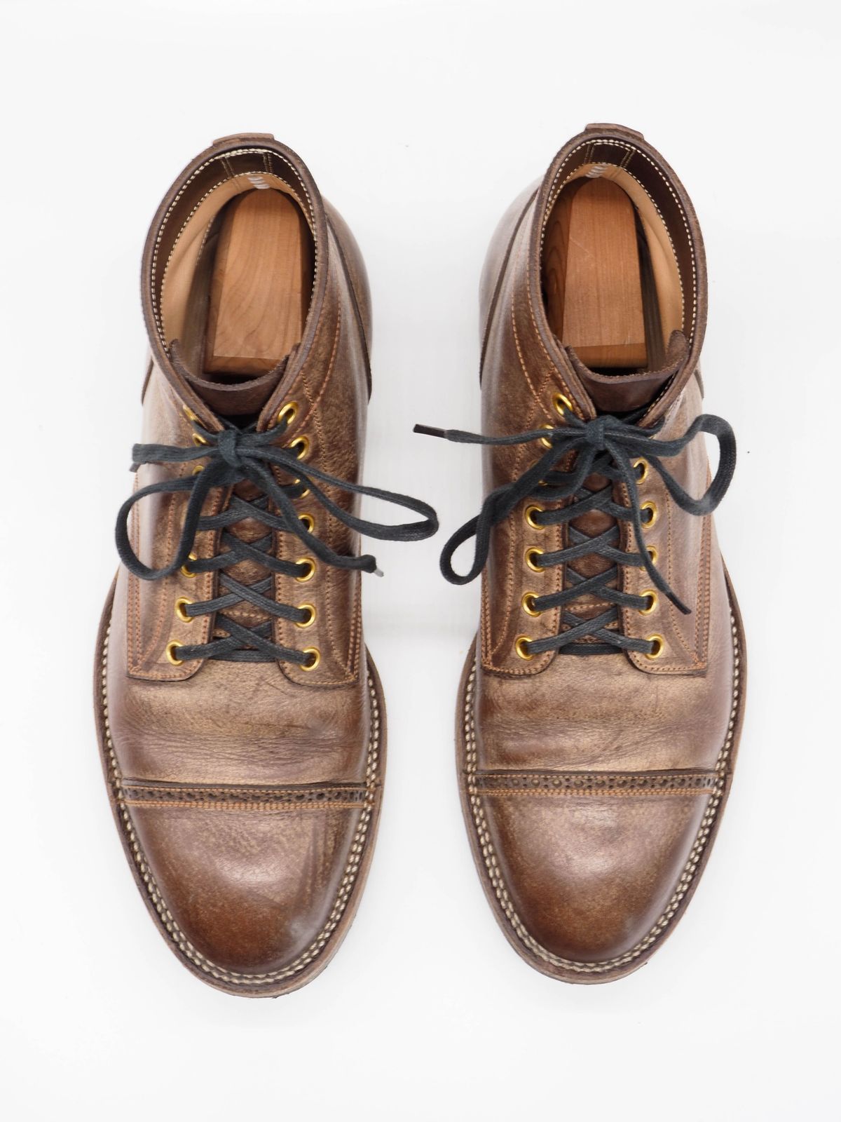 Photo by patinathunderdome on December 4, 2021 of the Iron Boots Devil Dog in Coffee Brown Italy Waxed Bullhide.