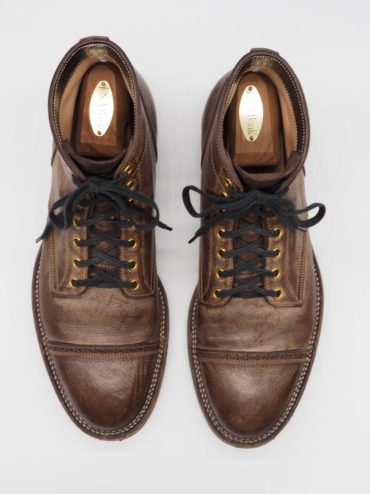 Photo by patinathunderdome on January 6, 2022 of the Iron Boots Devil Dog in Coffee Brown Italy Waxed Bullhide.