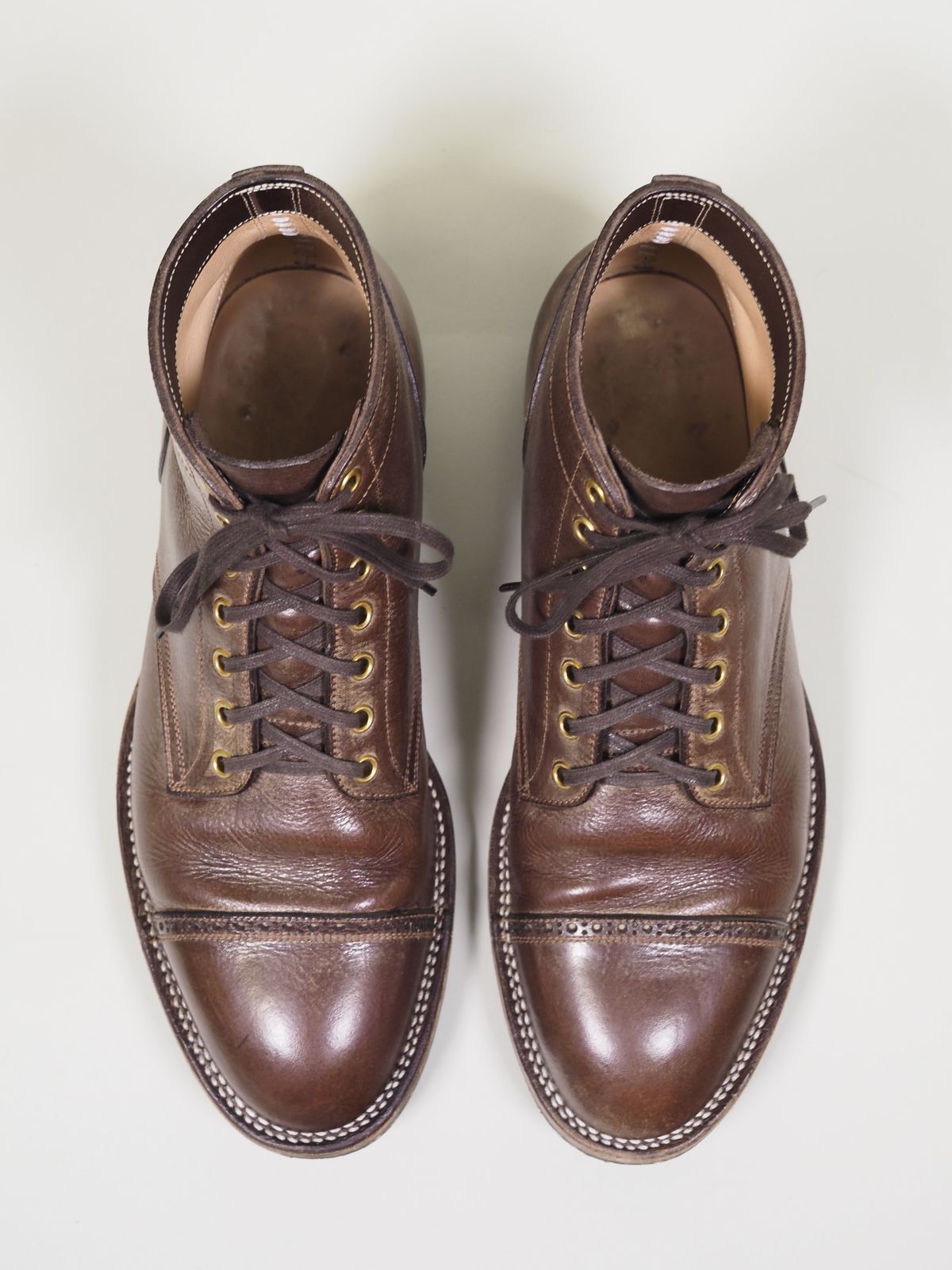 Photo by patinathunderdome on May 5, 2022 of the Iron Boots Devil Dog in Coffee Brown Italy Waxed Bullhide.