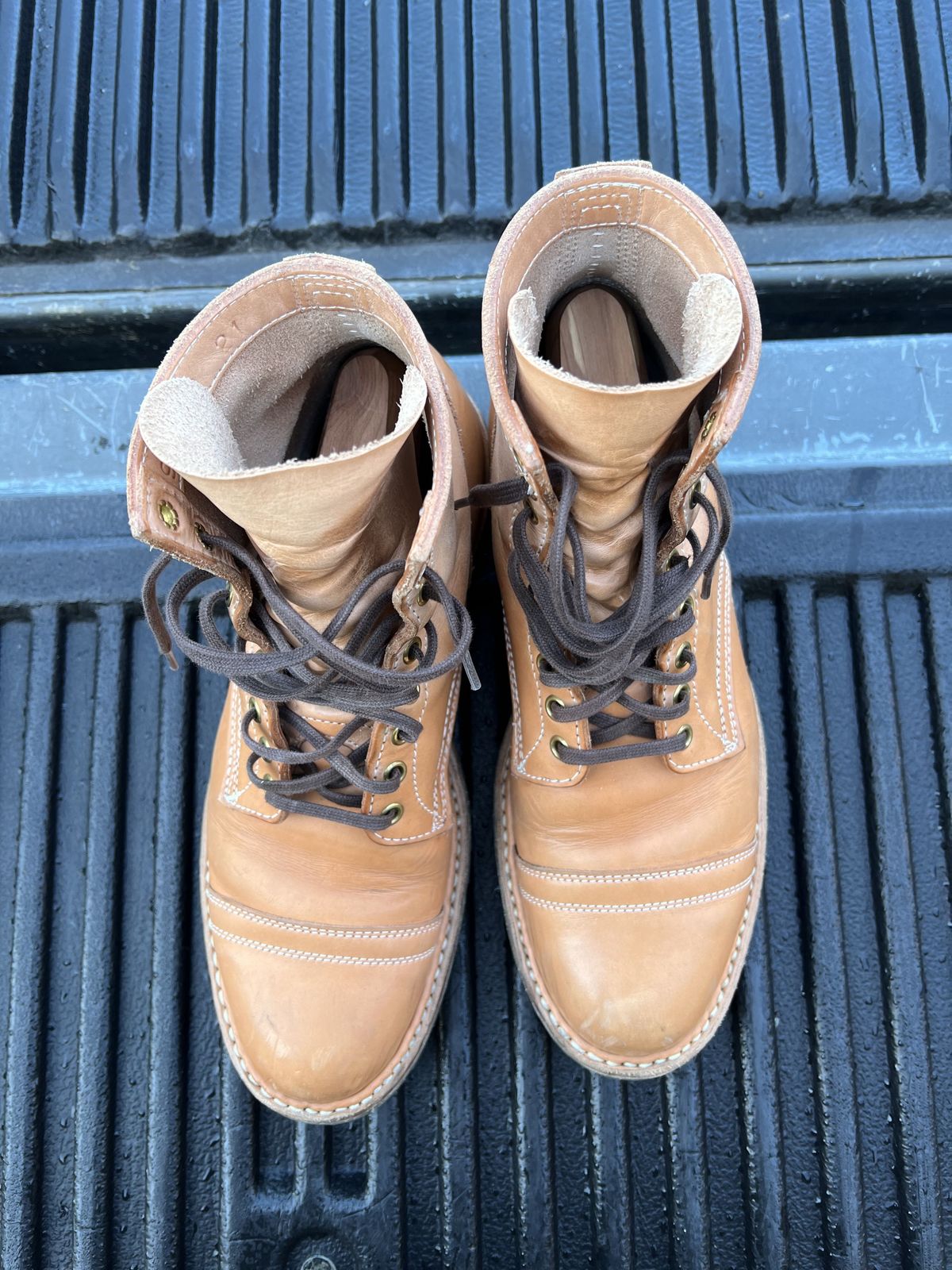 Photo by patinathunderdome on February 4, 2022 of the White's MP-Sherman Toe Cap in Wickett & Craig Natural Veg Tan.