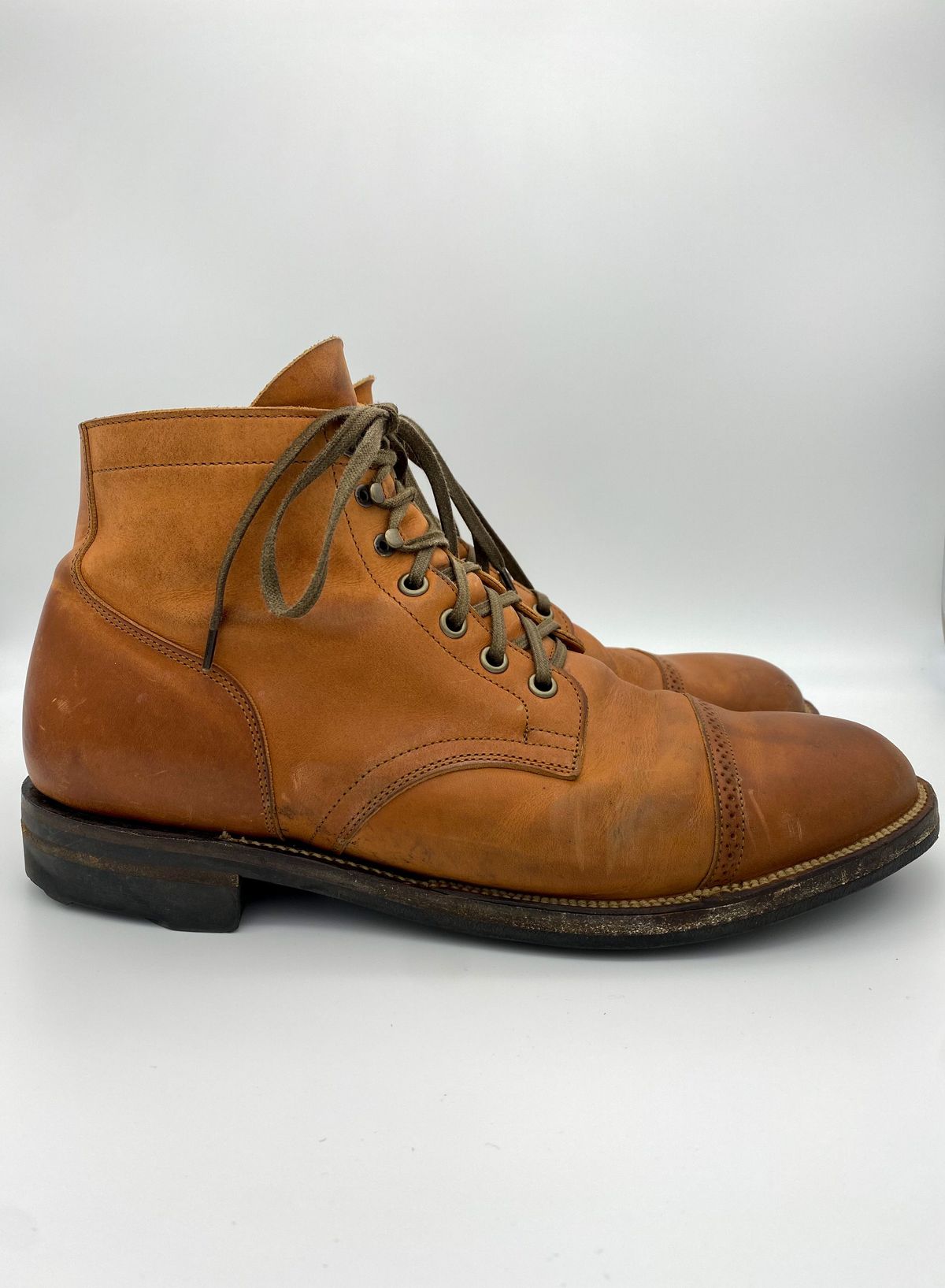 Photo by patinathunderdome on November 2, 2021 of the Viberg Service Boot in Maryam Used Cuoio Vitello Calf.