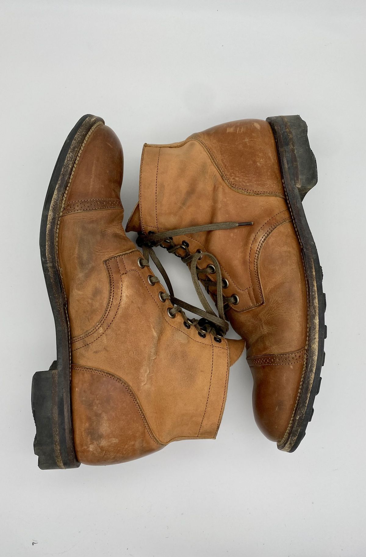 Photo by patinathunderdome on December 2, 2021 of the Viberg Service Boot in Maryam Used Cuoio Vitello Calf.