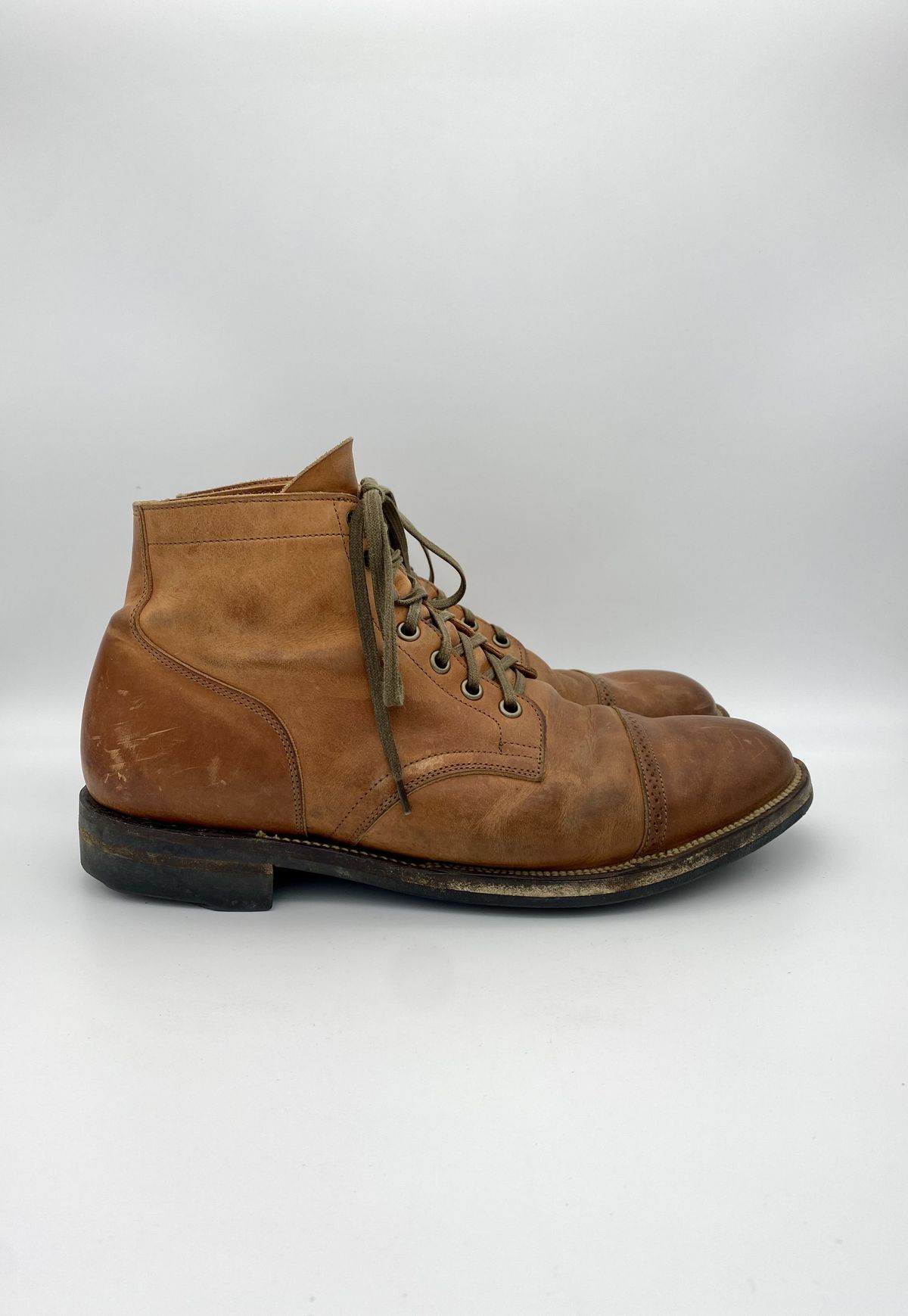 Photo by patinathunderdome on December 2, 2021 of the Viberg Service Boot in Maryam Used Cuoio Vitello Calf.