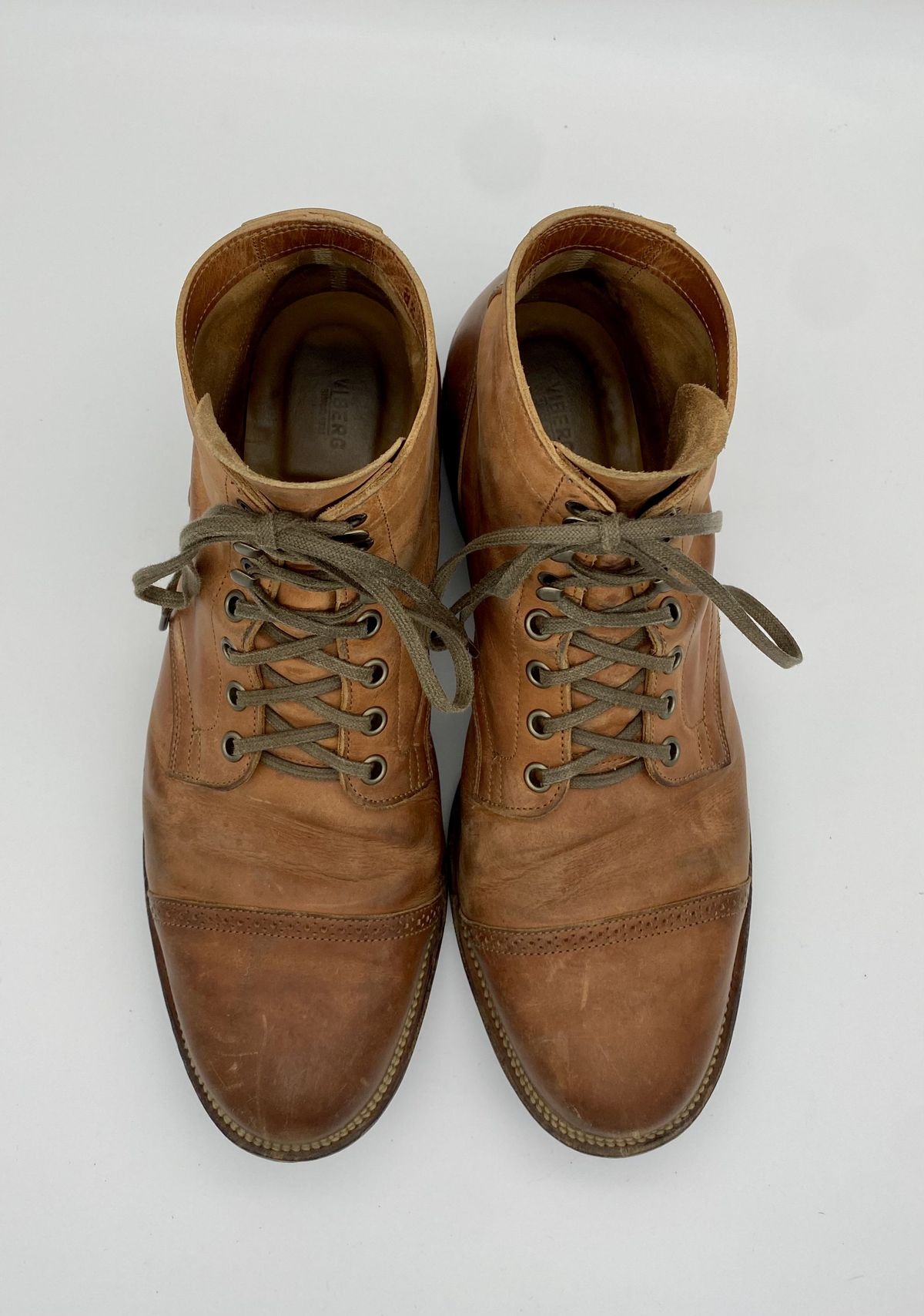Photo by patinathunderdome on December 2, 2021 of the Viberg Service Boot in Maryam Used Cuoio Vitello Calf.