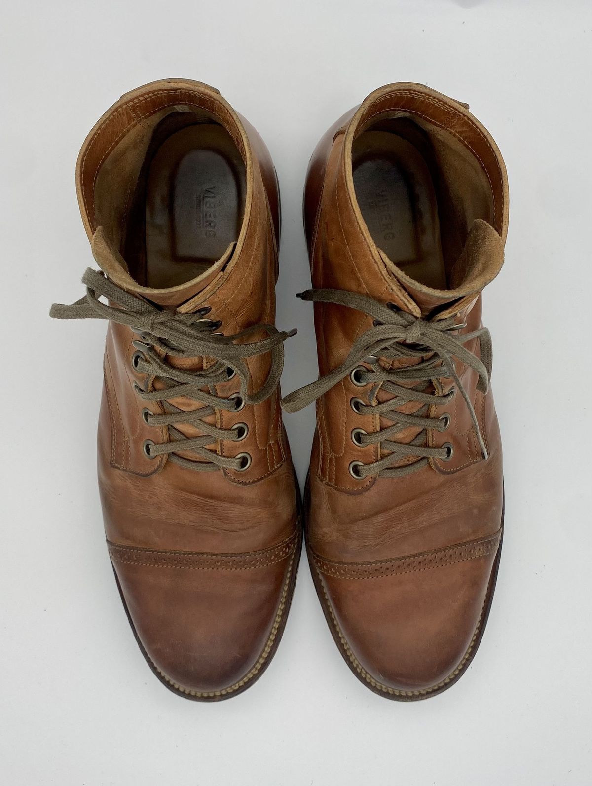 Photo by patinathunderdome on February 5, 2022 of the Viberg Service Boot in Maryam Used Cuoio Vitello Calf.