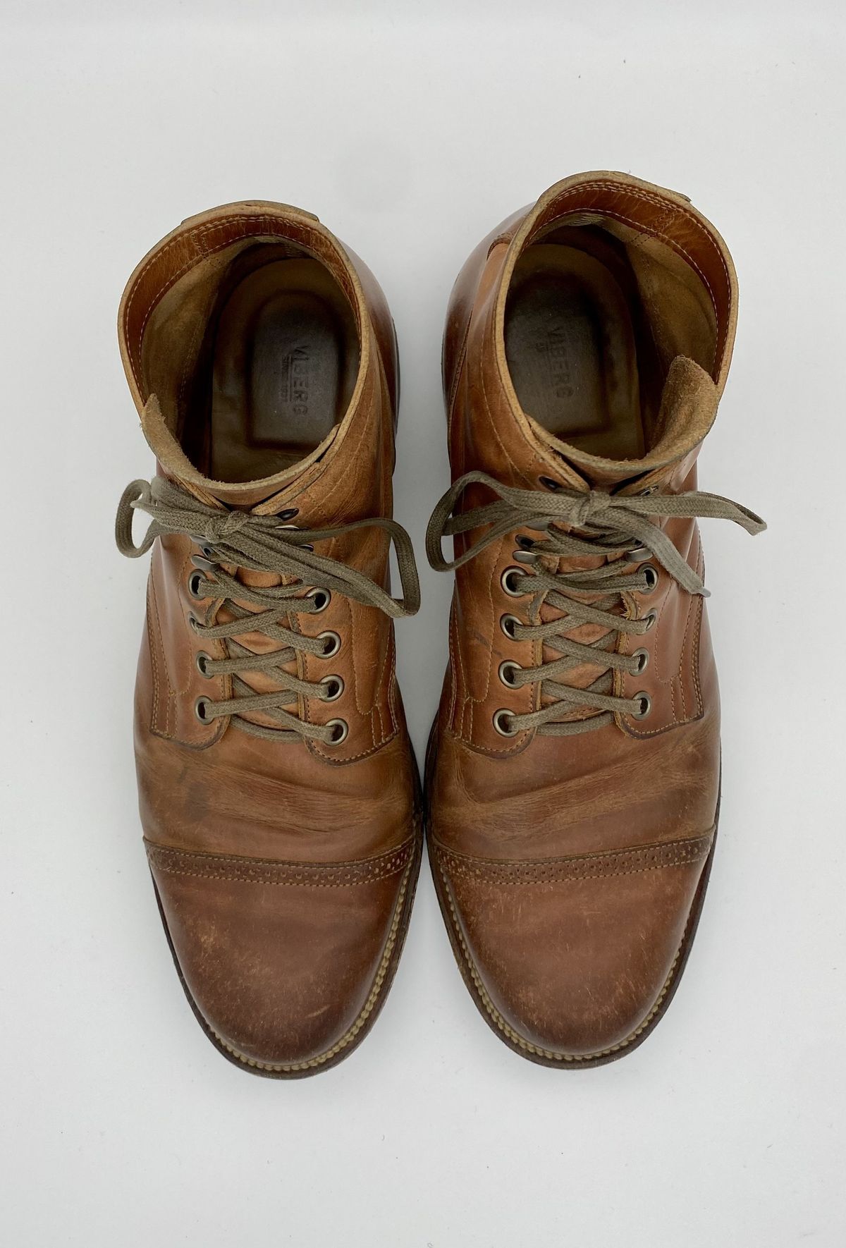 Photo by patinathunderdome on March 4, 2022 of the Viberg Service Boot in Maryam Used Cuoio Vitello Calf.