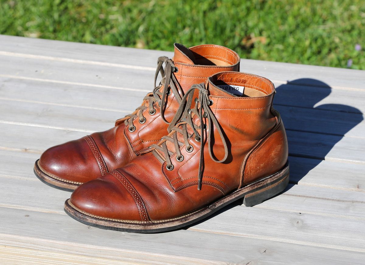 Photo by patinathunderdome on May 1, 2022 of the Viberg Service Boot in Maryam Used Cuoio Vitello Calf.