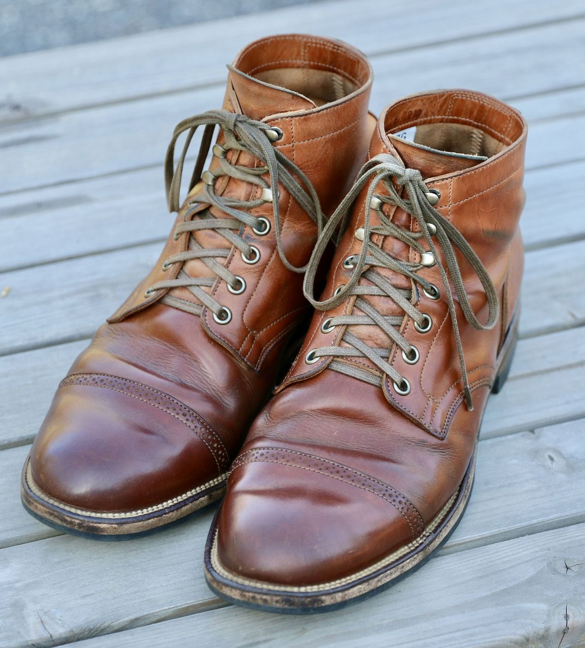 Photo by patinathunderdome on May 1, 2022 of the Viberg Service Boot in Maryam Used Cuoio Vitello Calf.