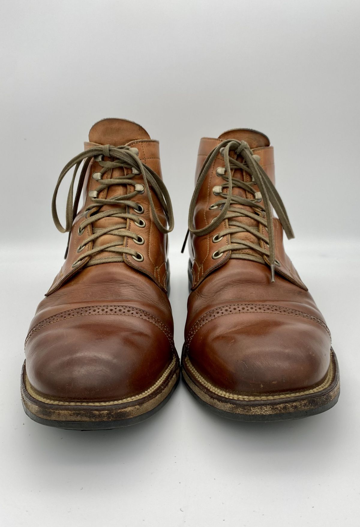 Photo by patinathunderdome on May 1, 2022 of the Viberg Service Boot in Maryam Used Cuoio Vitello Calf.