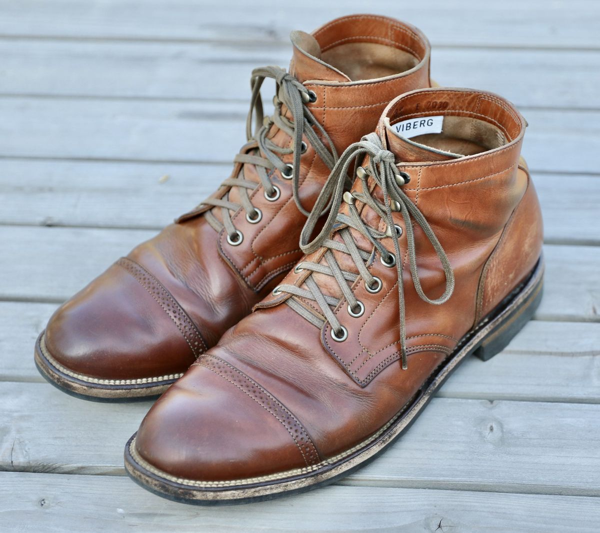 Photo by patinathunderdome on May 1, 2022 of the Viberg Service Boot in Maryam Used Cuoio Vitello Calf.