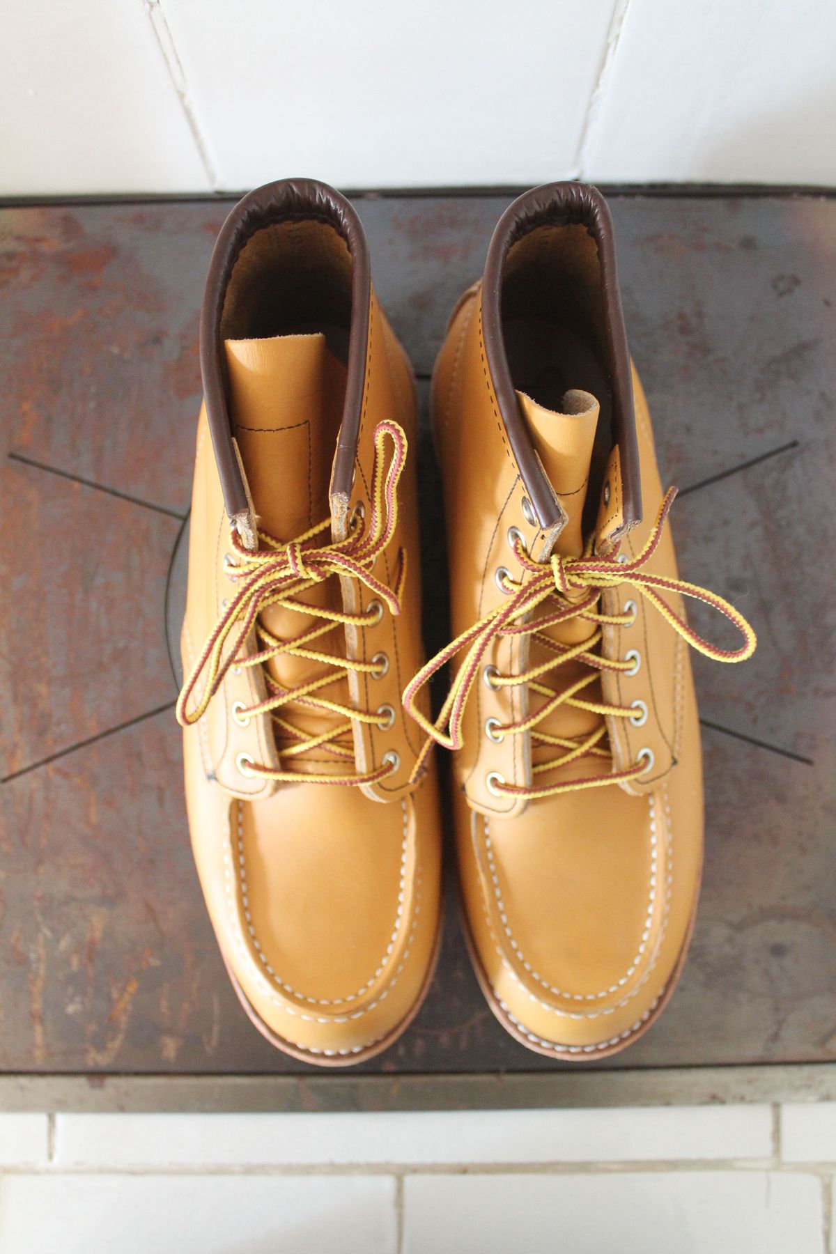 Photo by patinathunderdome on October 3, 2021 of the Red Wing 6-Inch Classic Moc in S.B. Foot Maize Mustang.