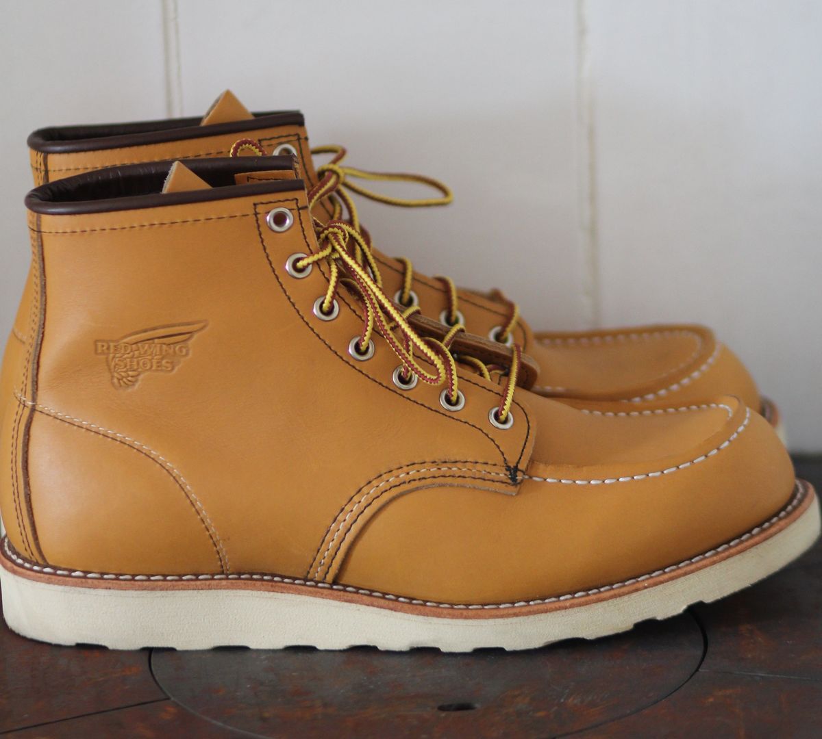 Photo by patinathunderdome on October 3, 2021 of the Red Wing 6-Inch Classic Moc in S.B. Foot Maize Mustang.