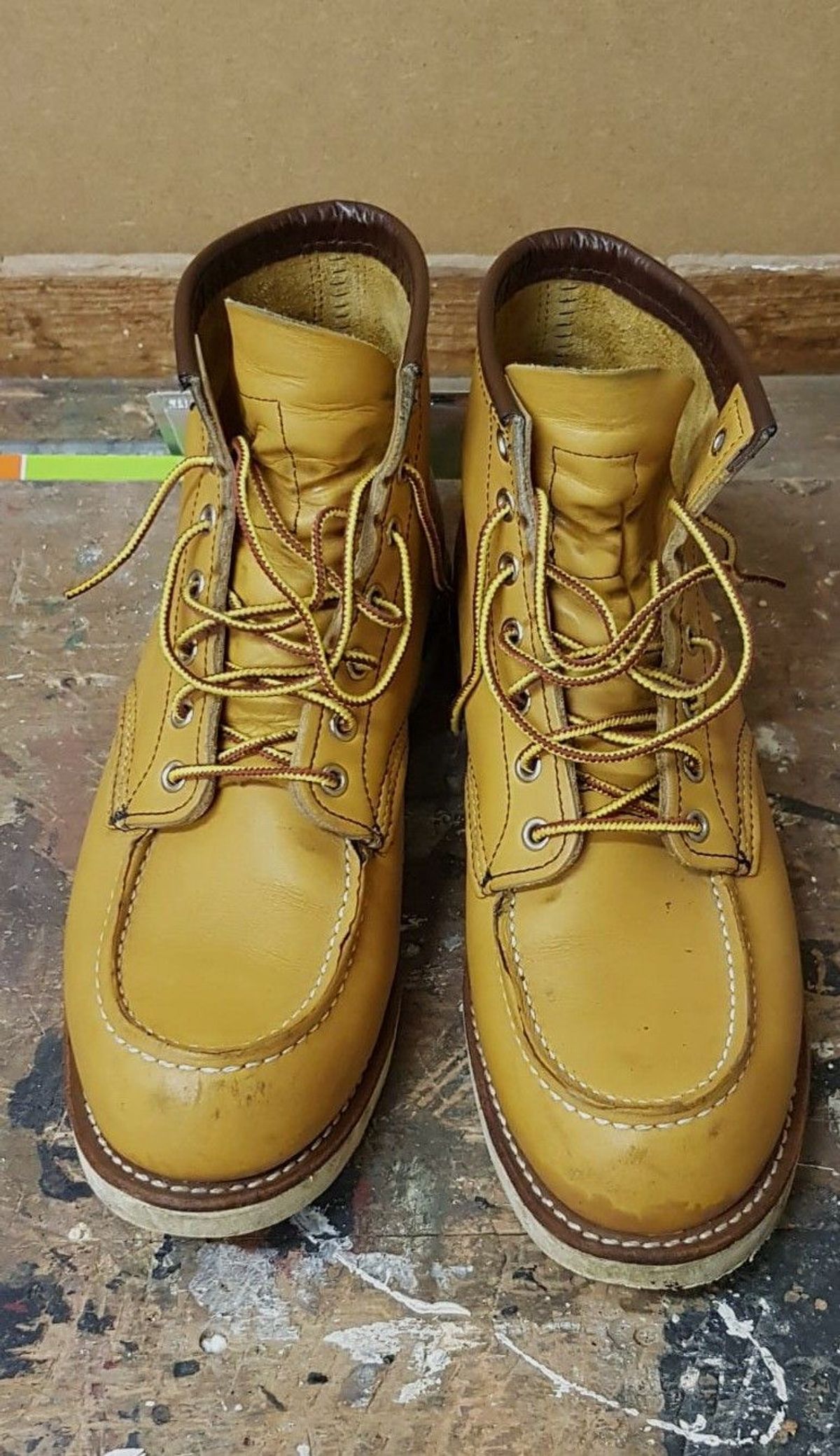 Photo by patinathunderdome on November 2, 2021 of the Red Wing 6-Inch Classic Moc in S.B. Foot Maize Mustang.