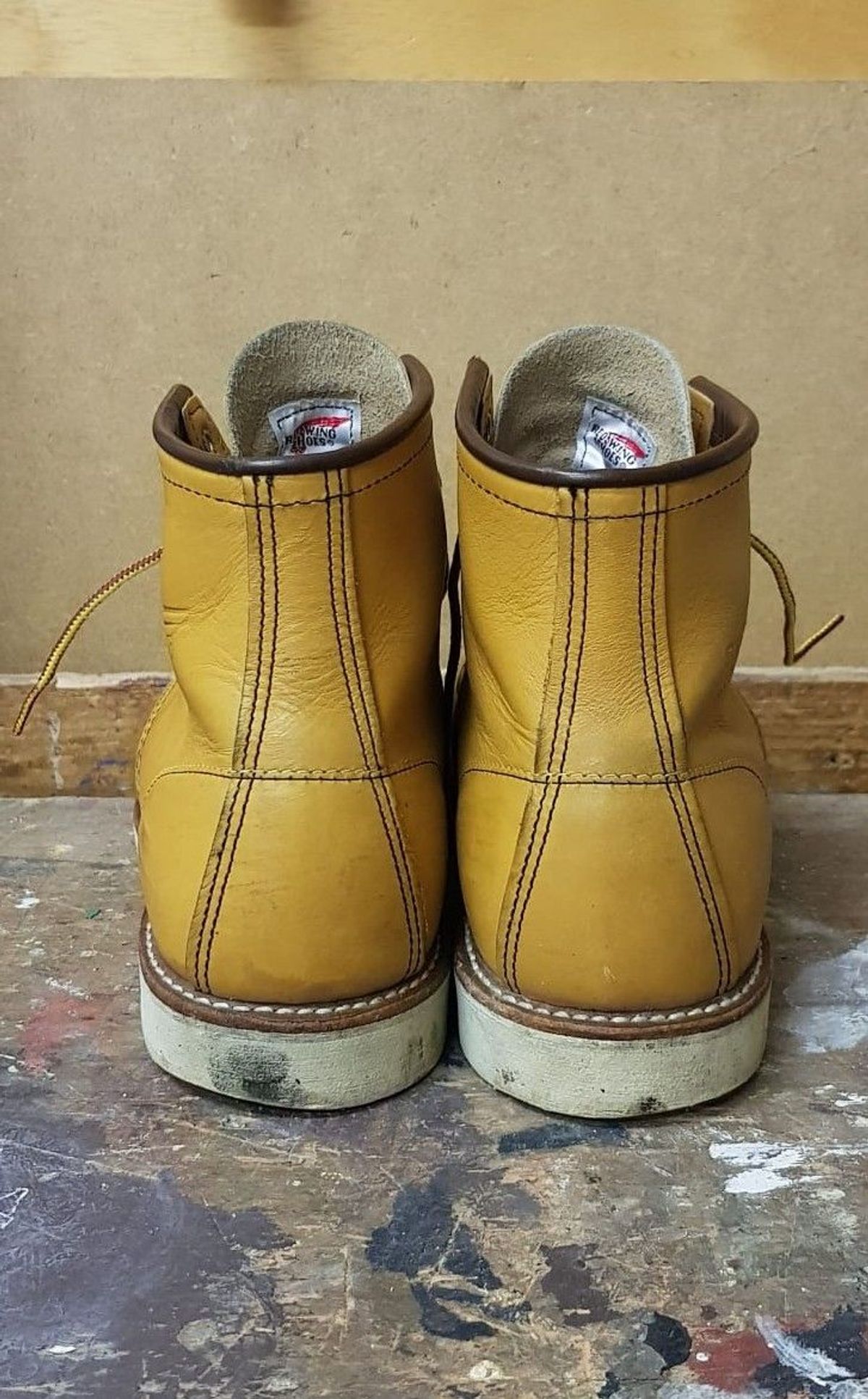 Photo by patinathunderdome on November 2, 2021 of the Red Wing 6-Inch Classic Moc in S.B. Foot Maize Mustang.