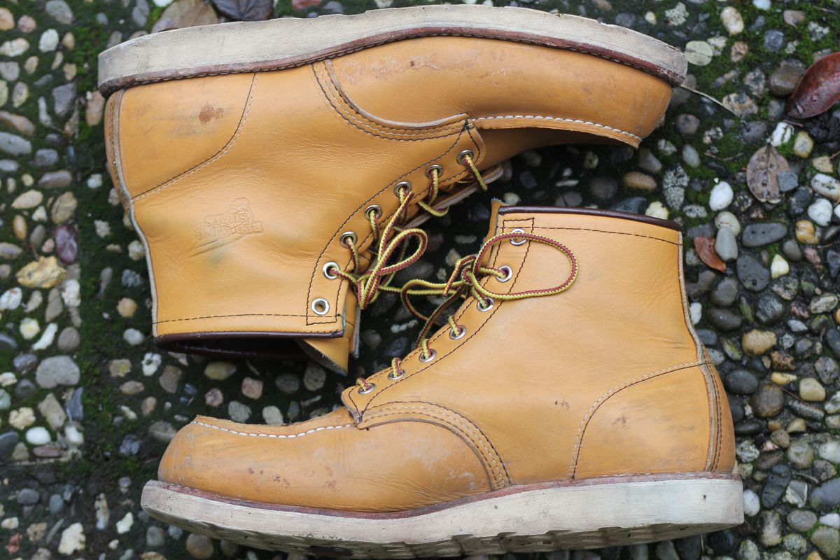 Photo by patinathunderdome on December 4, 2021 of the Red Wing 6-Inch Classic Moc in S.B. Foot Maize Mustang.