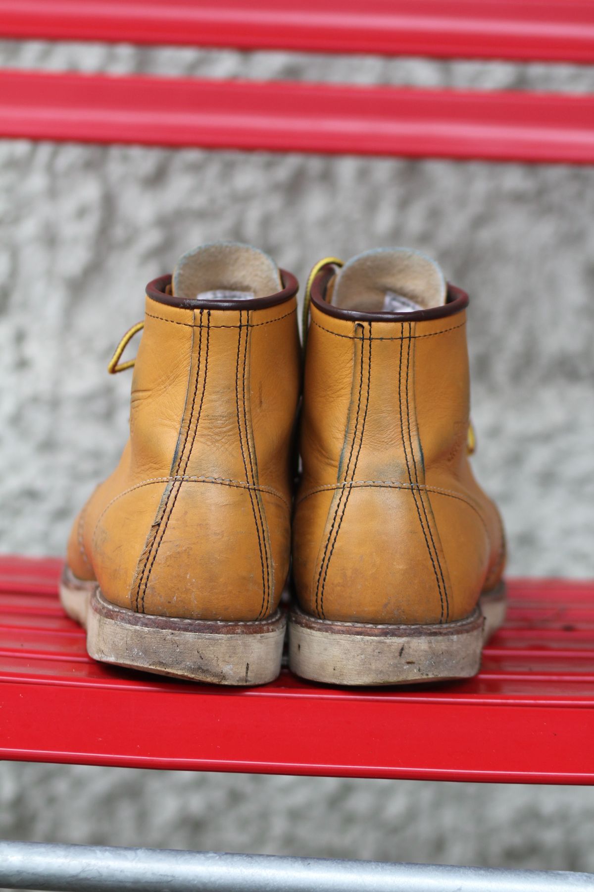 Photo by patinathunderdome on December 4, 2021 of the Red Wing 6-Inch Classic Moc in S.B. Foot Maize Mustang.