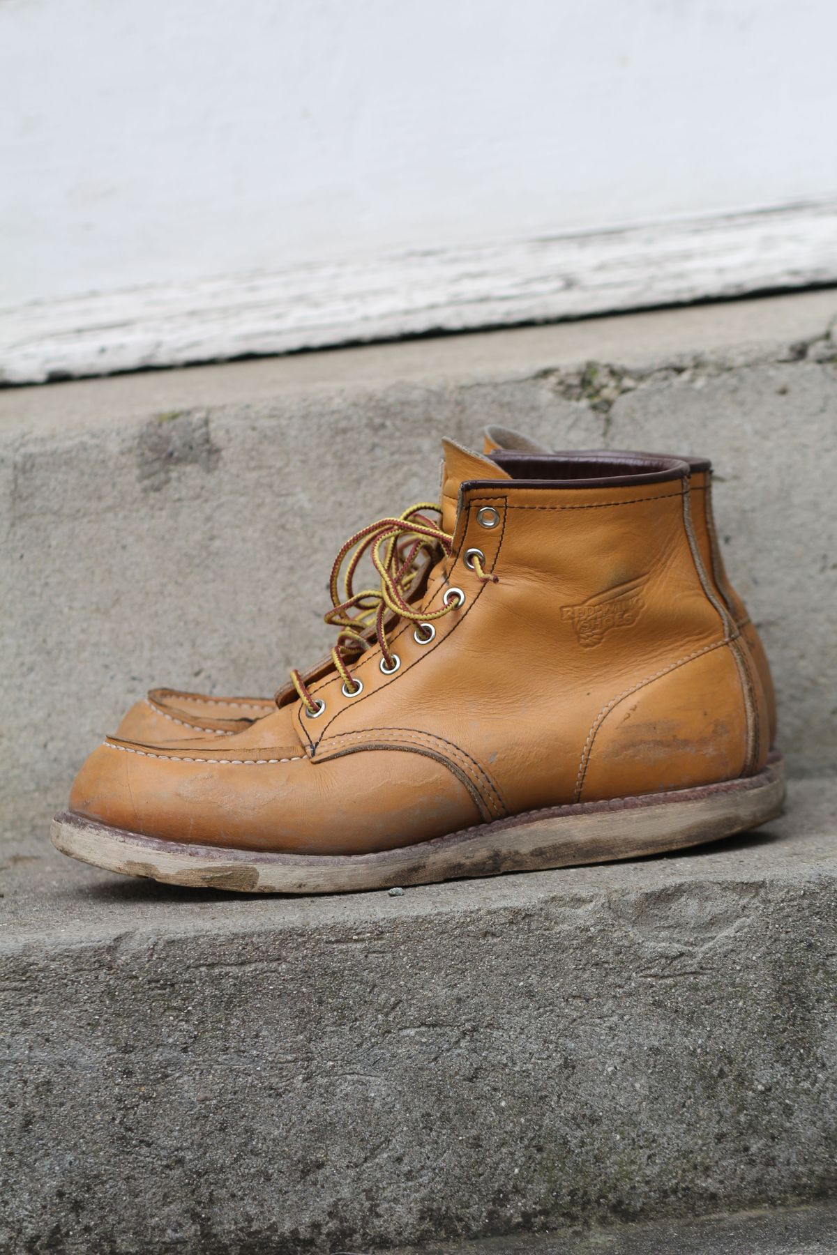 Photo by patinathunderdome on February 5, 2022 of the Red Wing 6-Inch Classic Moc in S.B. Foot Maize Mustang.