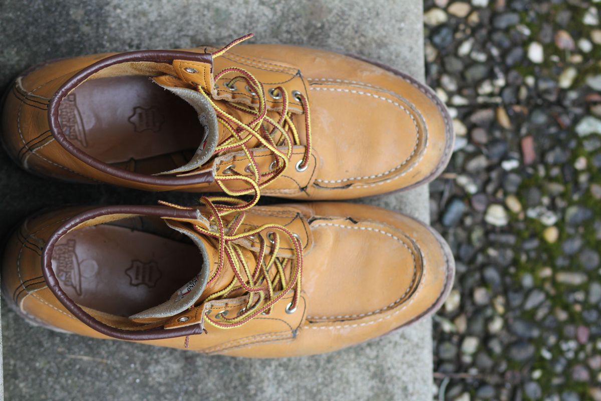 Photo by patinathunderdome on February 5, 2022 of the Red Wing 6-Inch Classic Moc in S.B. Foot Maize Mustang.