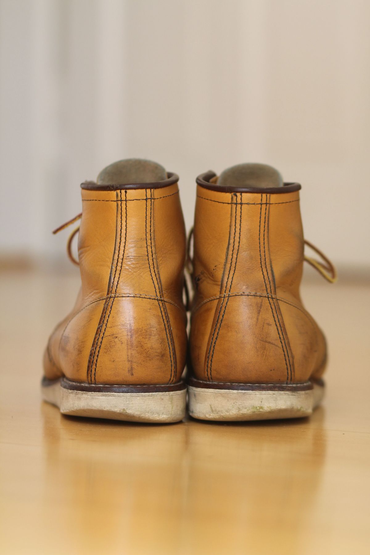 Photo by patinathunderdome on May 1, 2022 of the Red Wing 6-Inch Classic Moc in S.B. Foot Maize Mustang.