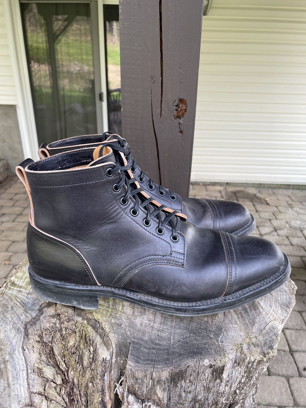 Photo by patinathunderdome on May 6, 2022 of the Viberg Service Boot in Maryam Black Horsebutt.