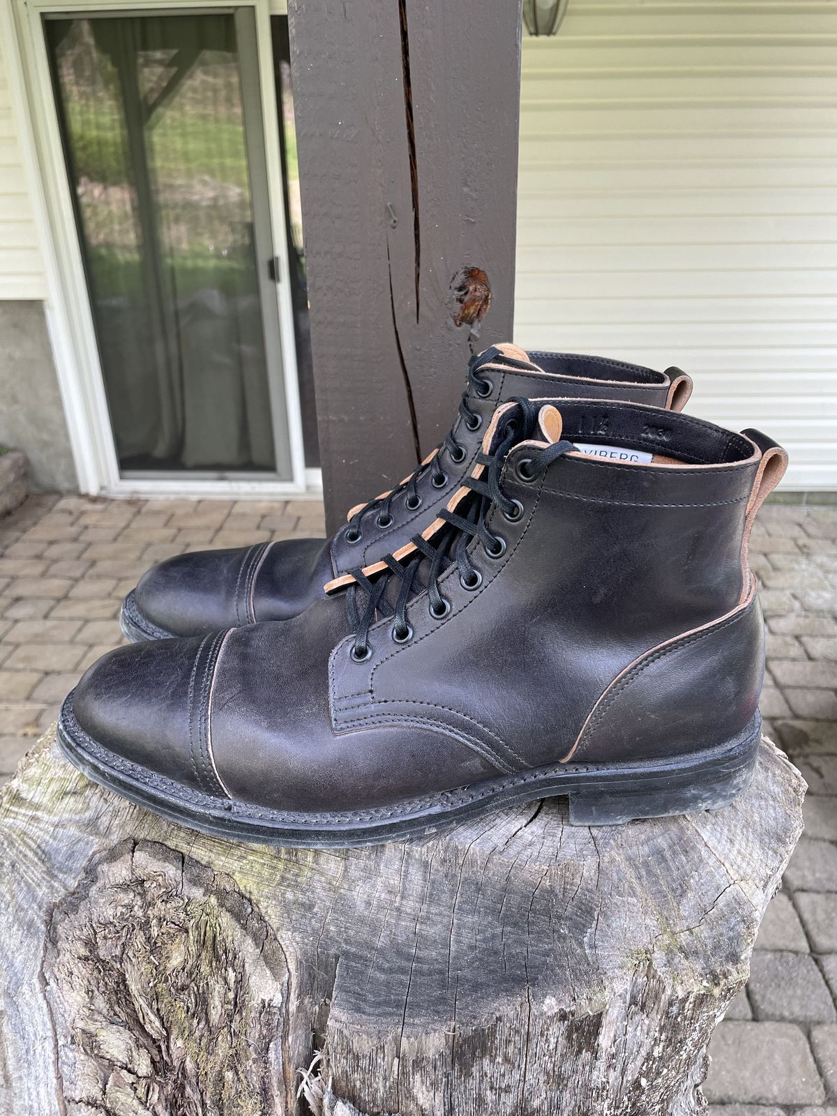 Photo by patinathunderdome on May 6, 2022 of the Viberg Service Boot in Maryam Black Horsebutt.