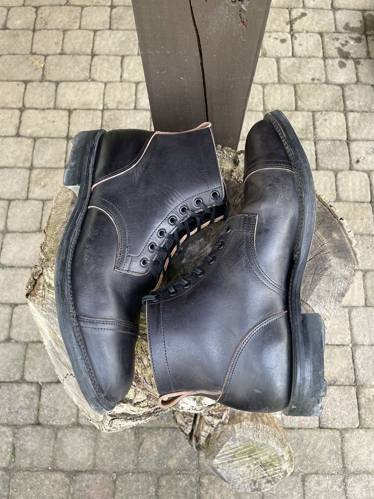 Photo by patinathunderdome on May 6, 2022 of the Viberg Service Boot in Maryam Black Horsebutt.