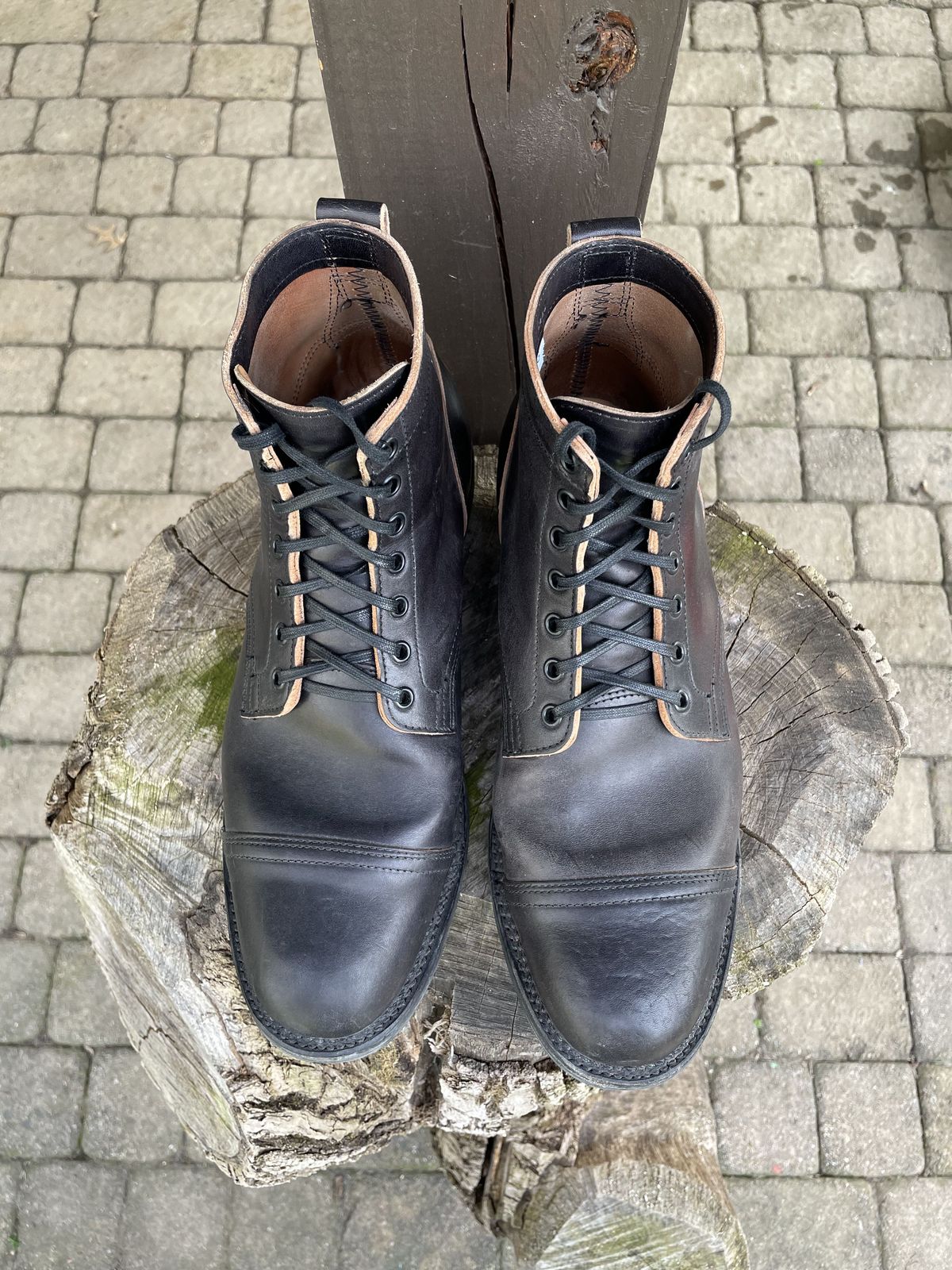 Photo by patinathunderdome on May 6, 2022 of the Viberg Service Boot in Maryam Black Horsebutt.