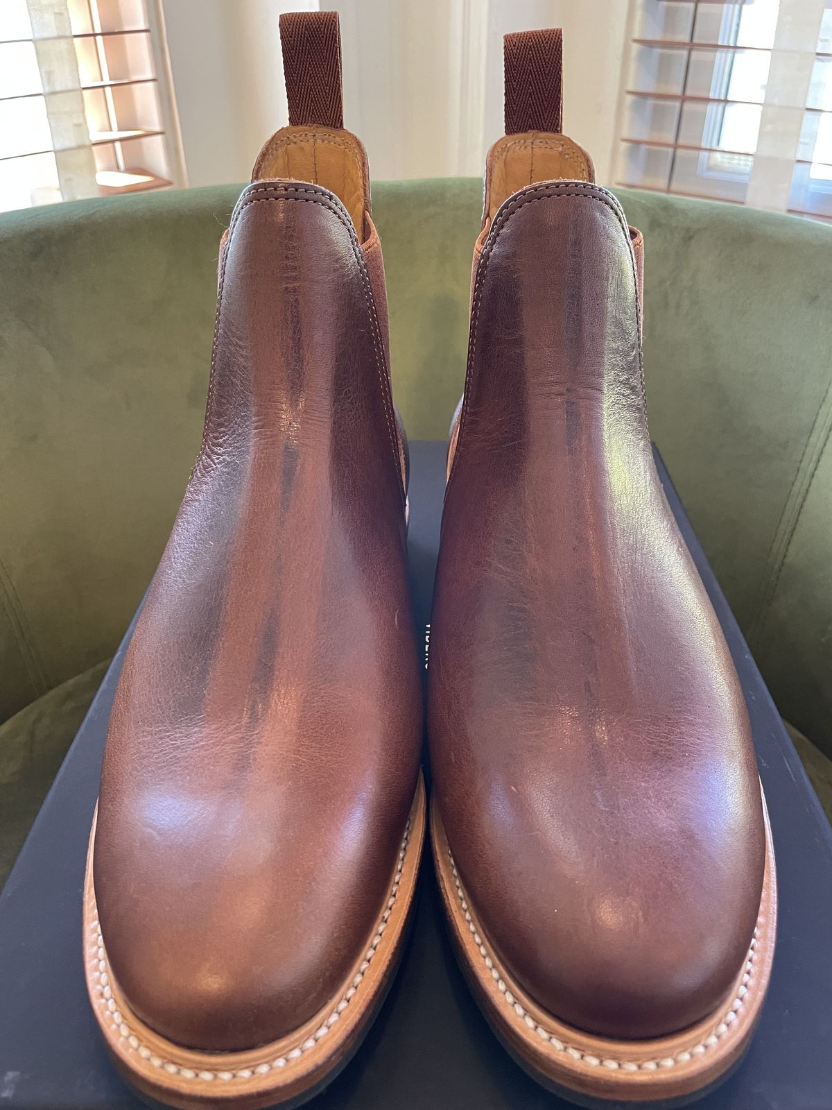 Photo by patinathunderdome on October 1, 2021 of the Viberg Chelsea in Horween Dark Rubber Dublin.