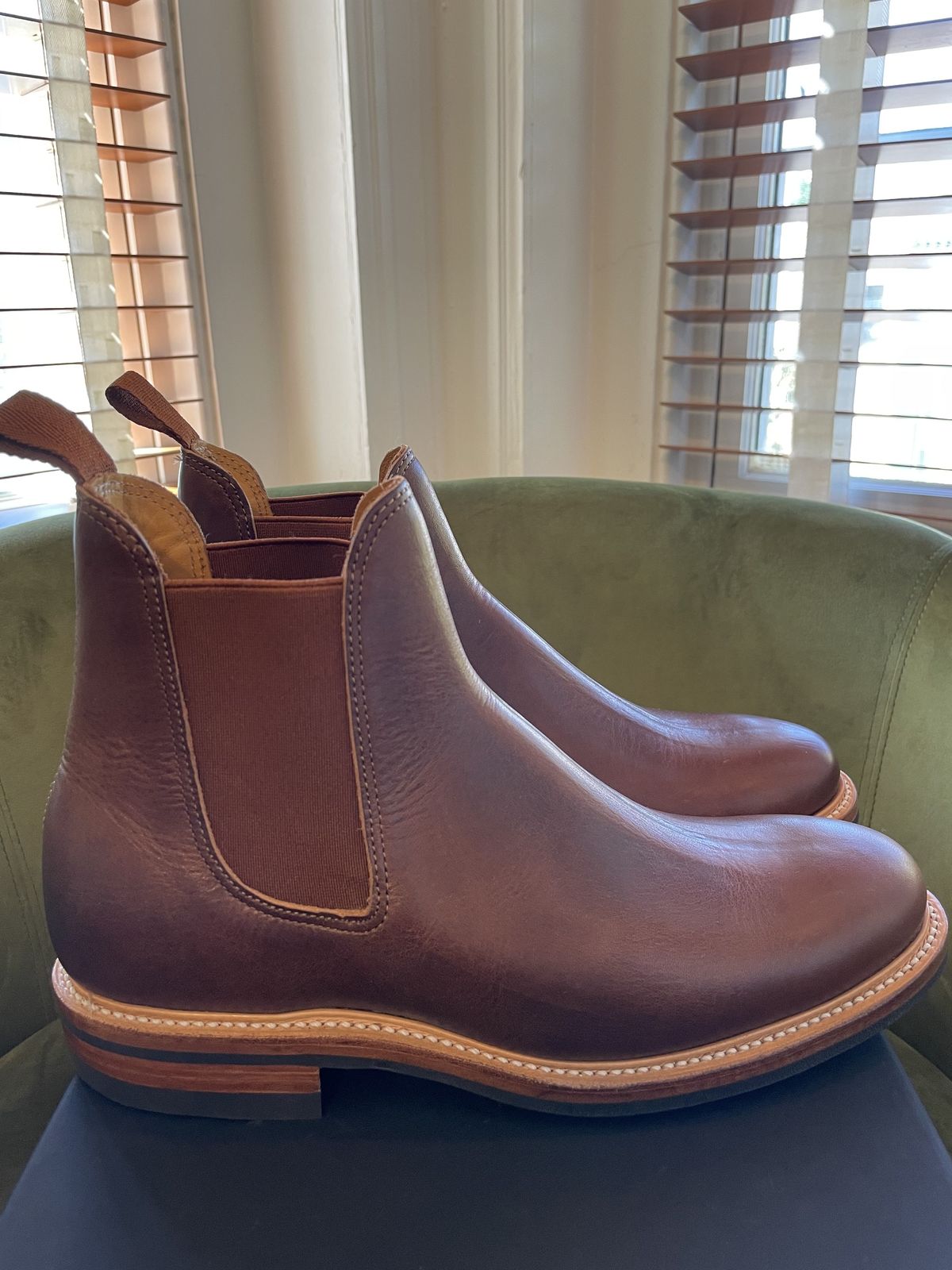 Photo by patinathunderdome on October 1, 2021 of the Viberg Chelsea in Horween Dark Rubber Dublin.