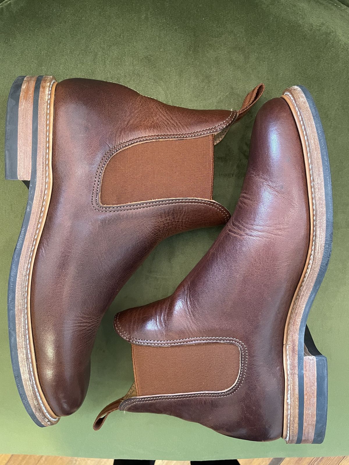 Photo by patinathunderdome on November 4, 2021 of the Viberg Chelsea in Horween Dark Rubber Dublin.