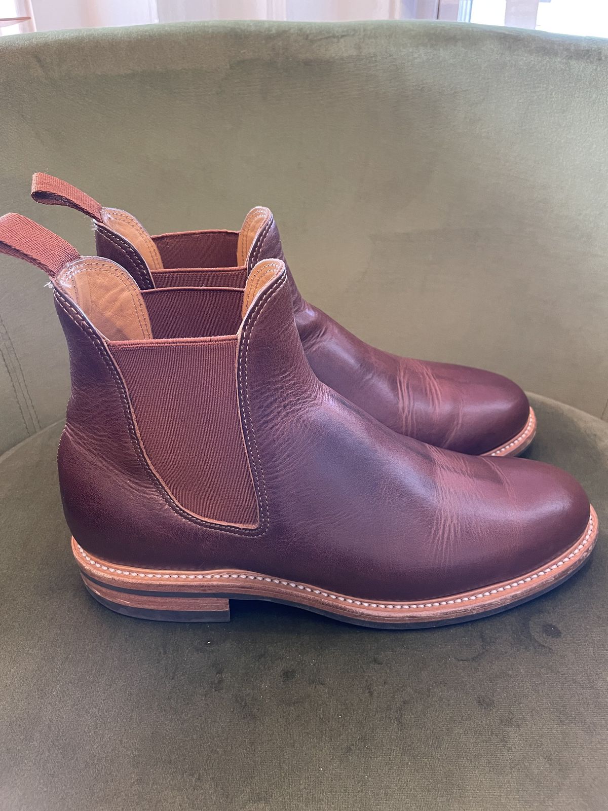 Photo by patinathunderdome on November 4, 2021 of the Viberg Chelsea in Horween Dark Rubber Dublin.