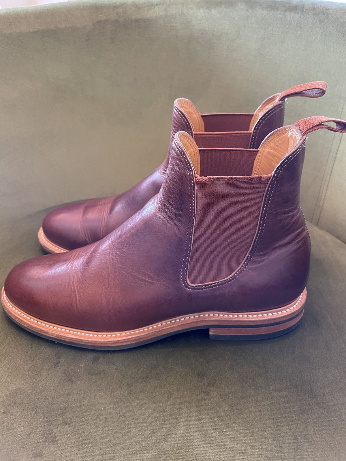 Photo by patinathunderdome on November 4, 2021 of the Viberg Chelsea in Horween Dark Rubber Dublin.