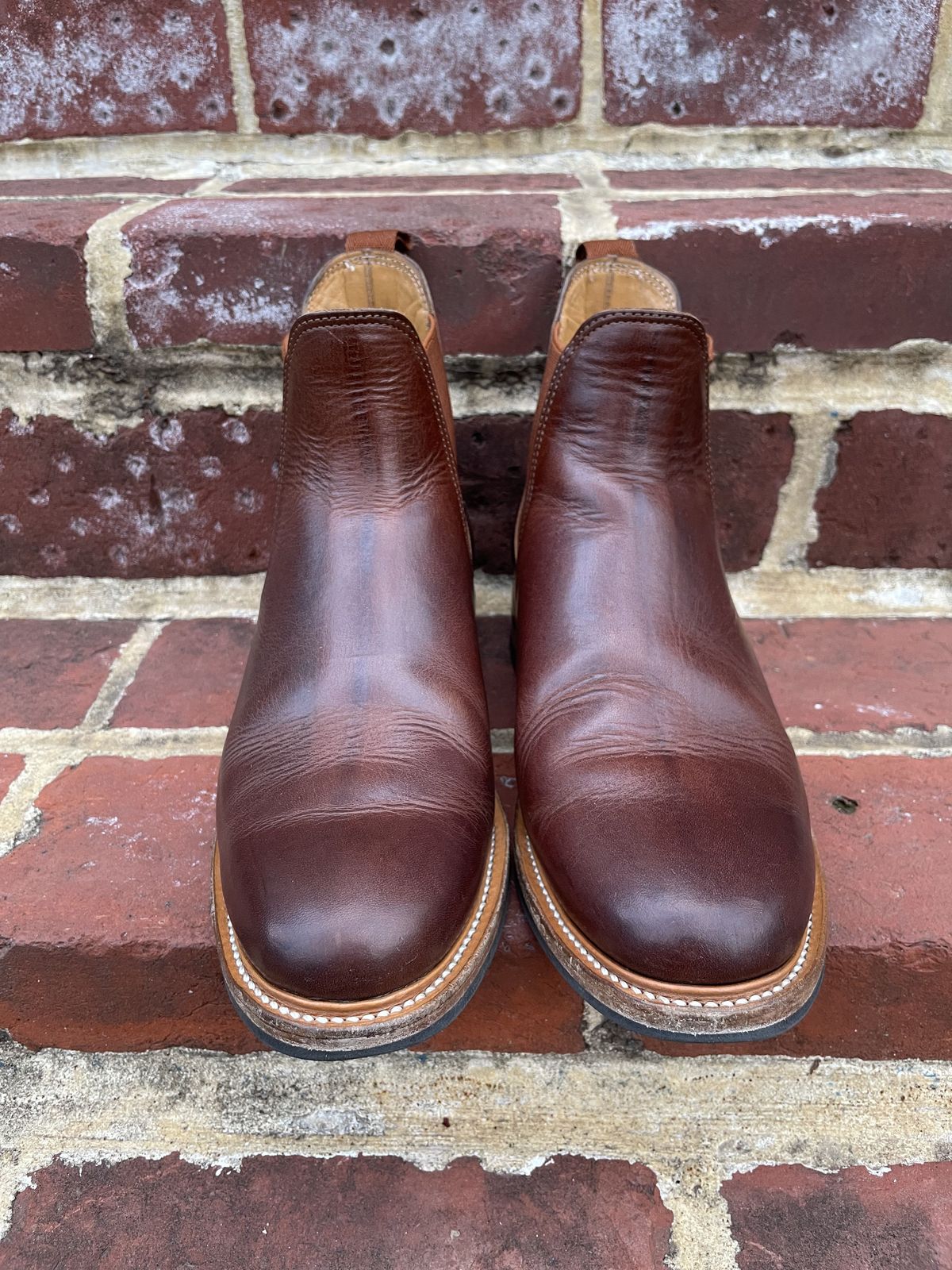 Photo by patinathunderdome on December 5, 2021 of the Viberg Chelsea in Horween Dark Rubber Dublin.