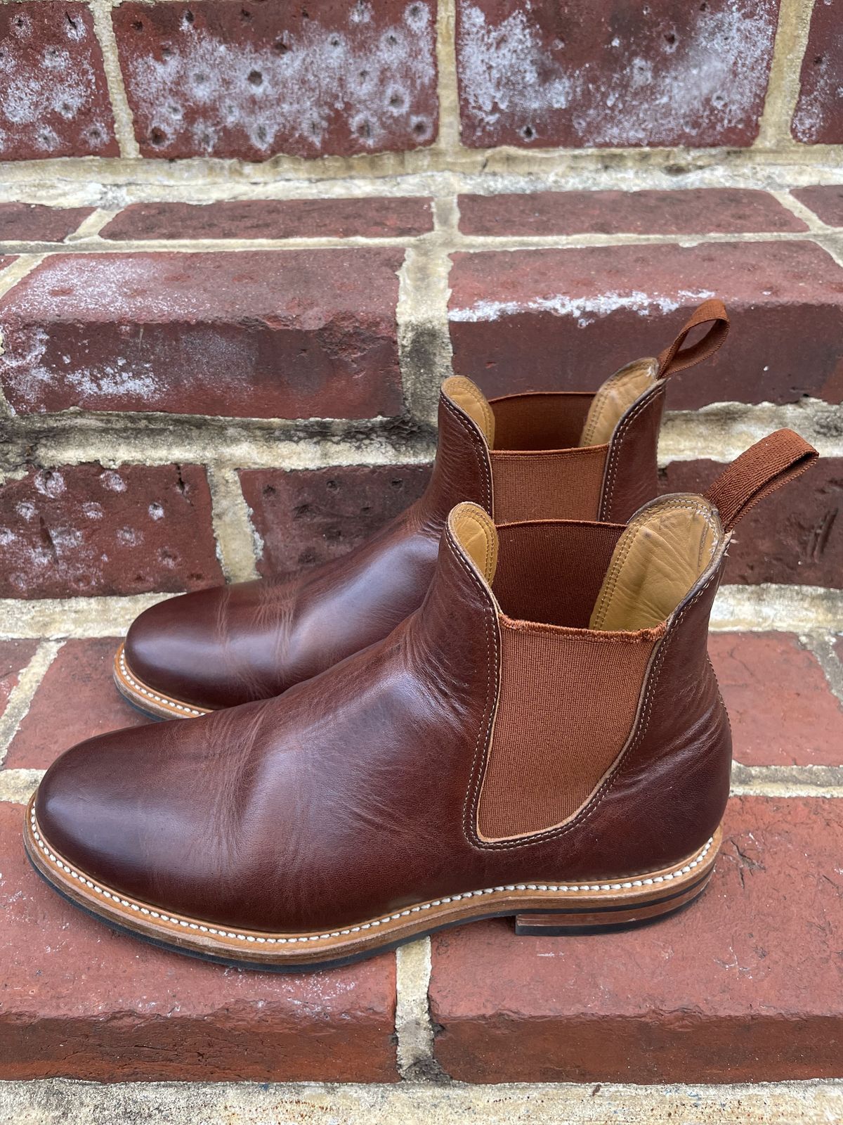 Photo by patinathunderdome on December 5, 2021 of the Viberg Chelsea in Horween Dark Rubber Dublin.