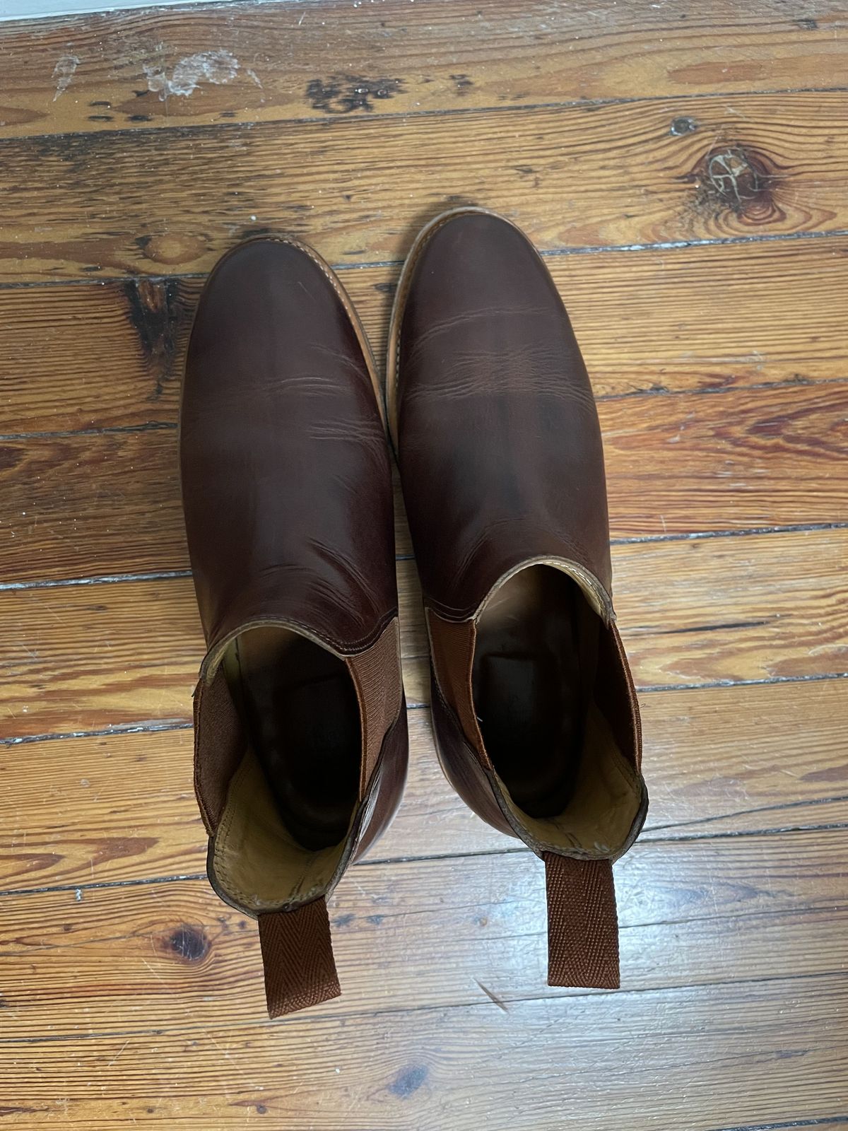 Photo by patinathunderdome on January 5, 2022 of the Viberg Chelsea in Horween Dark Rubber Dublin.