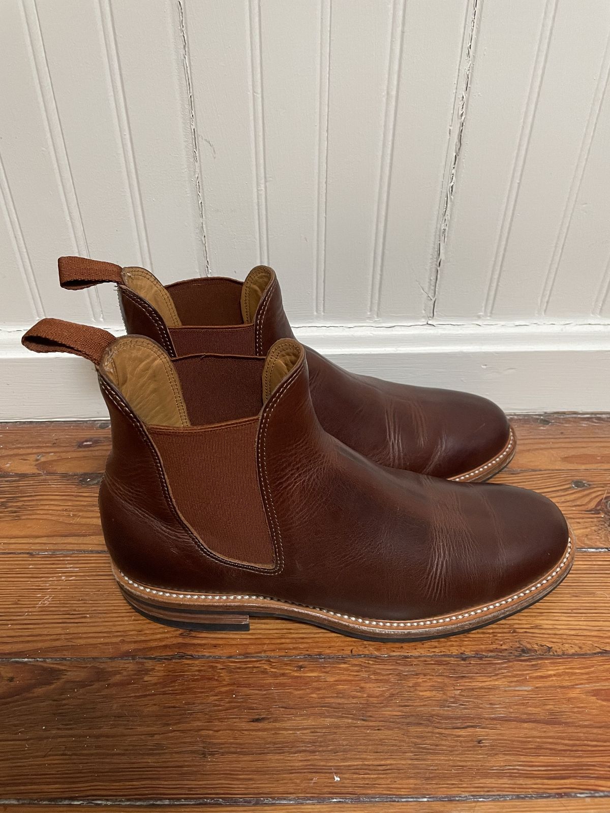 Photo by patinathunderdome on January 5, 2022 of the Viberg Chelsea in Horween Dark Rubber Dublin.