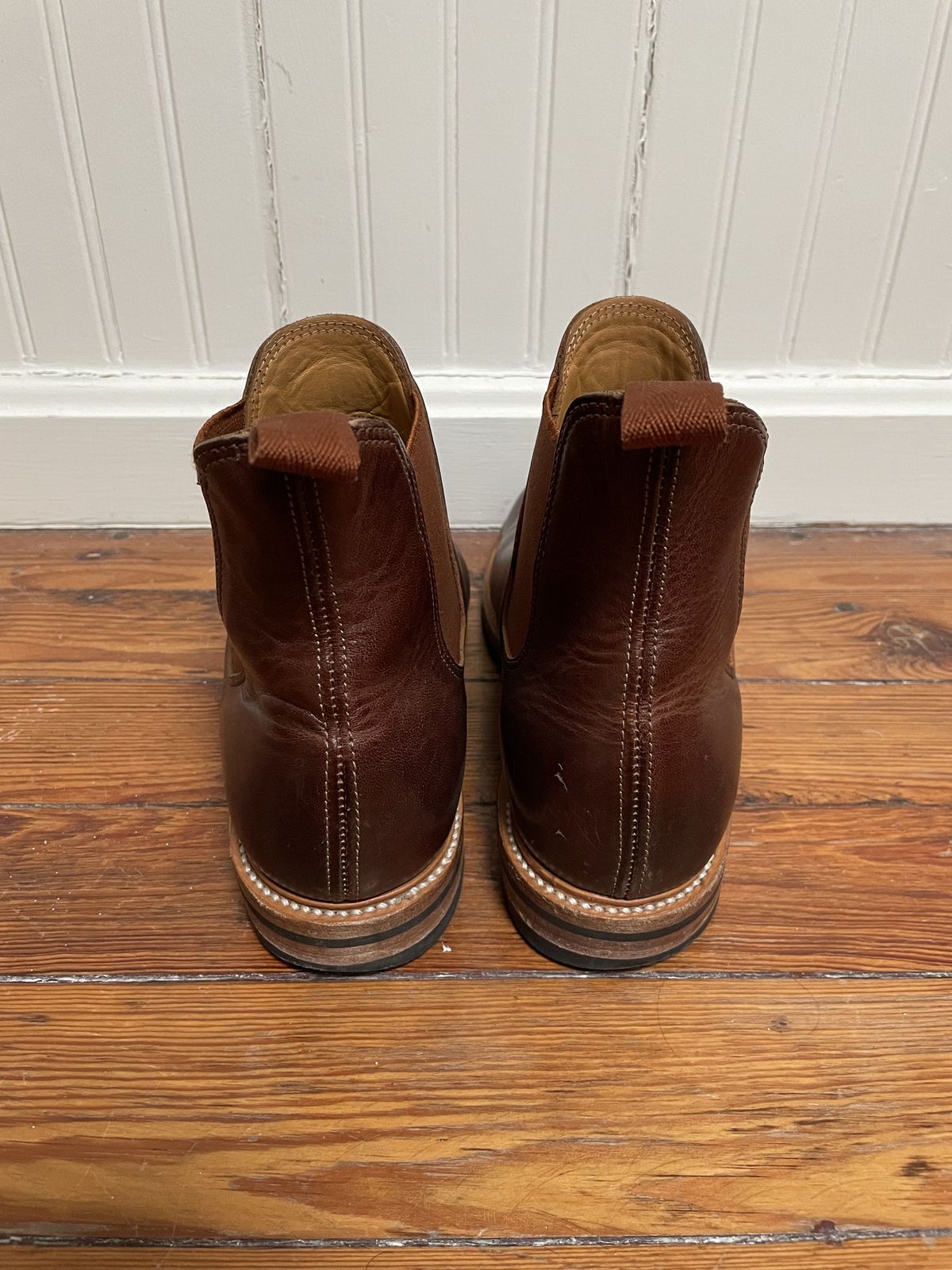 Photo by patinathunderdome on January 5, 2022 of the Viberg Chelsea in Horween Dark Rubber Dublin.