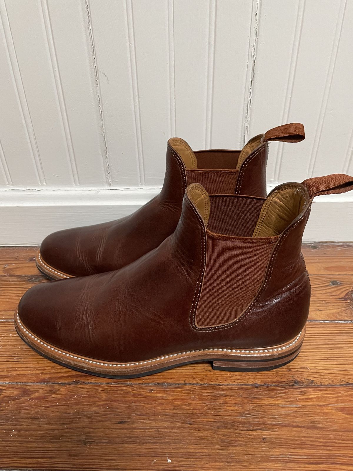 Photo by patinathunderdome on January 5, 2022 of the Viberg Chelsea in Horween Dark Rubber Dublin.
