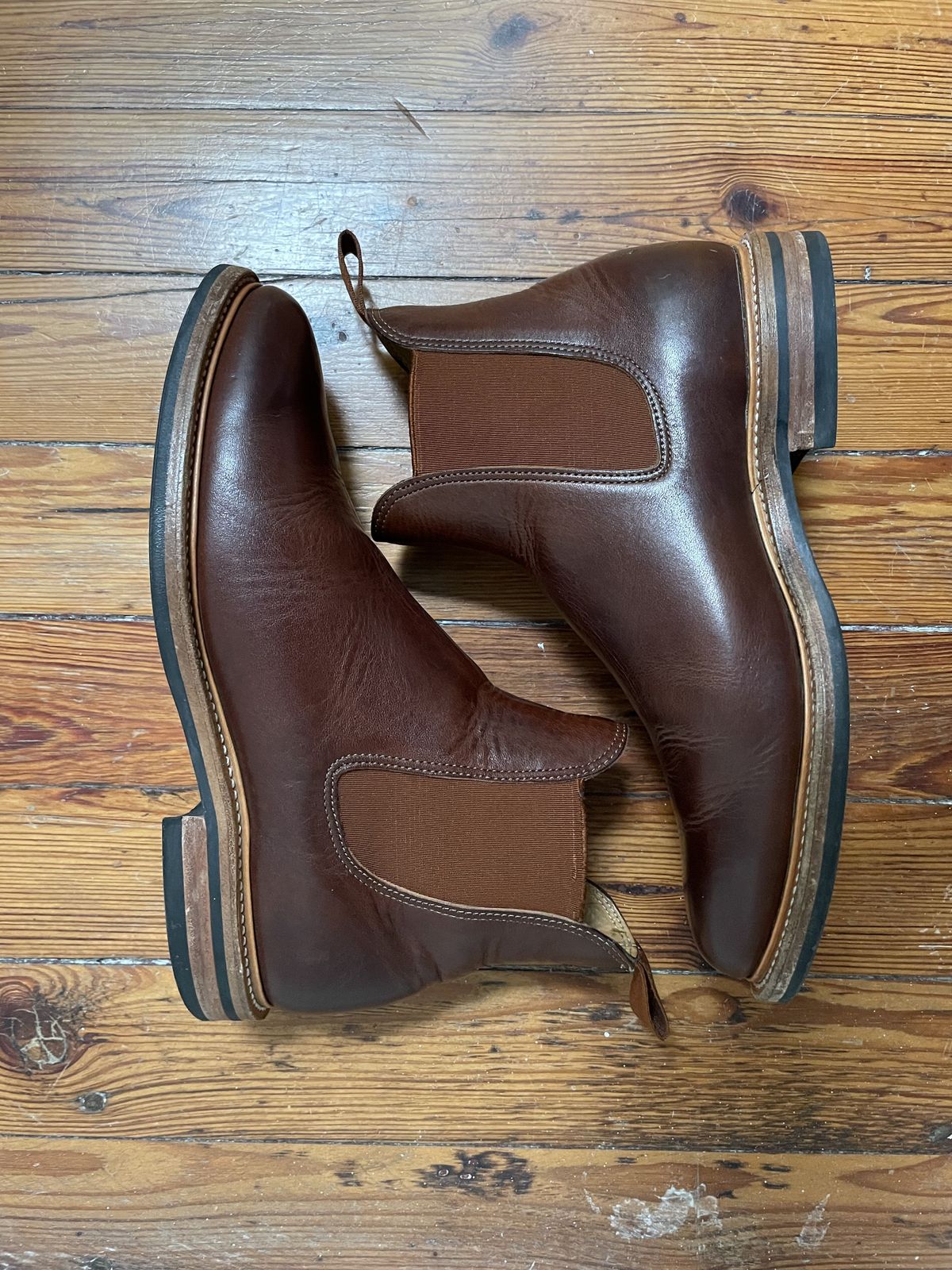 Photo by patinathunderdome on January 5, 2022 of the Viberg Chelsea in Horween Dark Rubber Dublin.