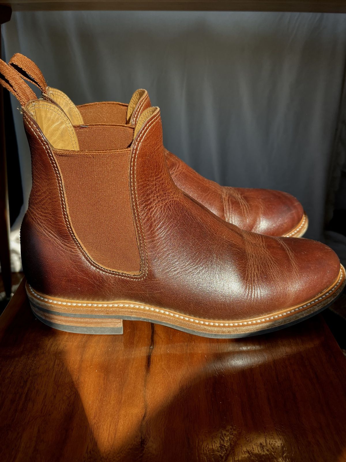 Photo by patinathunderdome on February 5, 2022 of the Viberg Chelsea in Horween Dark Rubber Dublin.