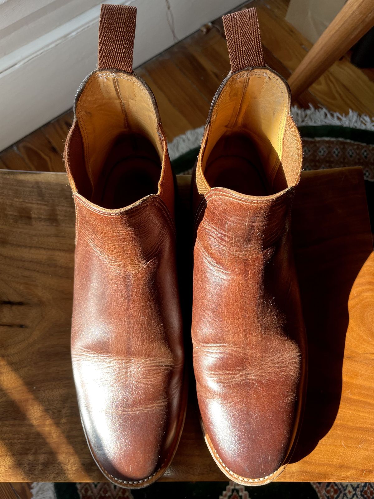 Photo by patinathunderdome on February 5, 2022 of the Viberg Chelsea in Horween Dark Rubber Dublin.