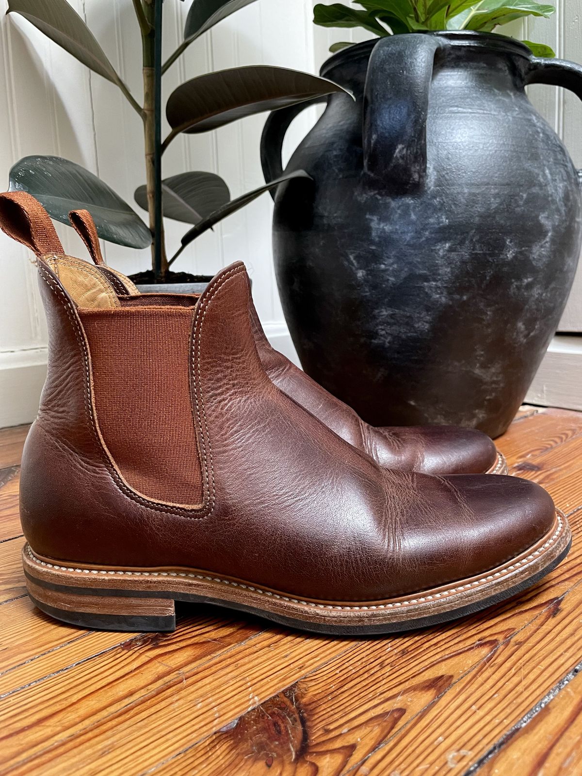 Photo by patinathunderdome on March 4, 2022 of the Viberg Chelsea in Horween Dark Rubber Dublin.