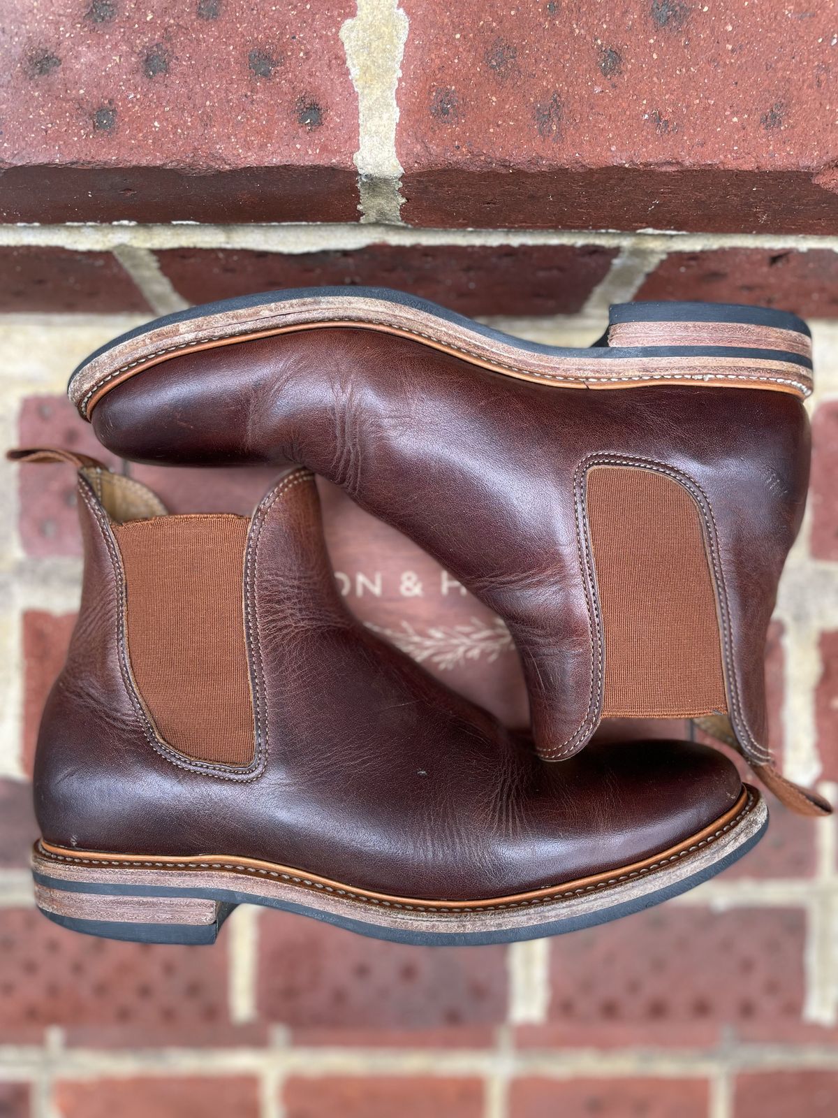 Photo by patinathunderdome on May 6, 2022 of the Viberg Chelsea in Horween Dark Rubber Dublin.